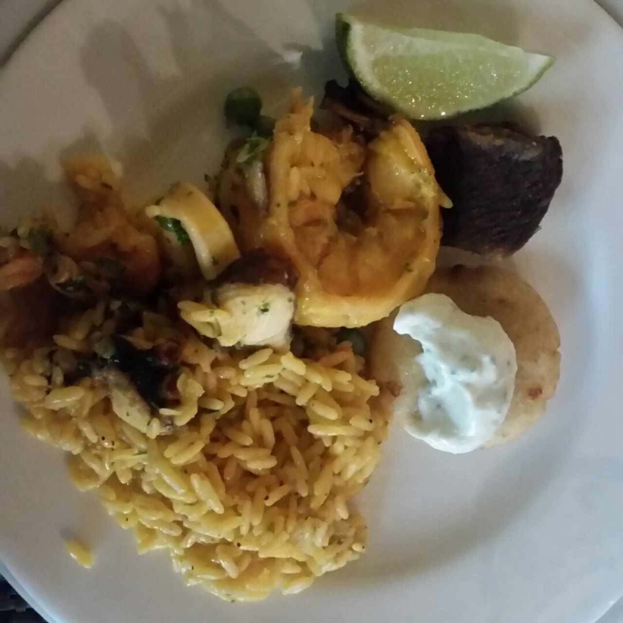 Más de la barra incluyendo Paella 