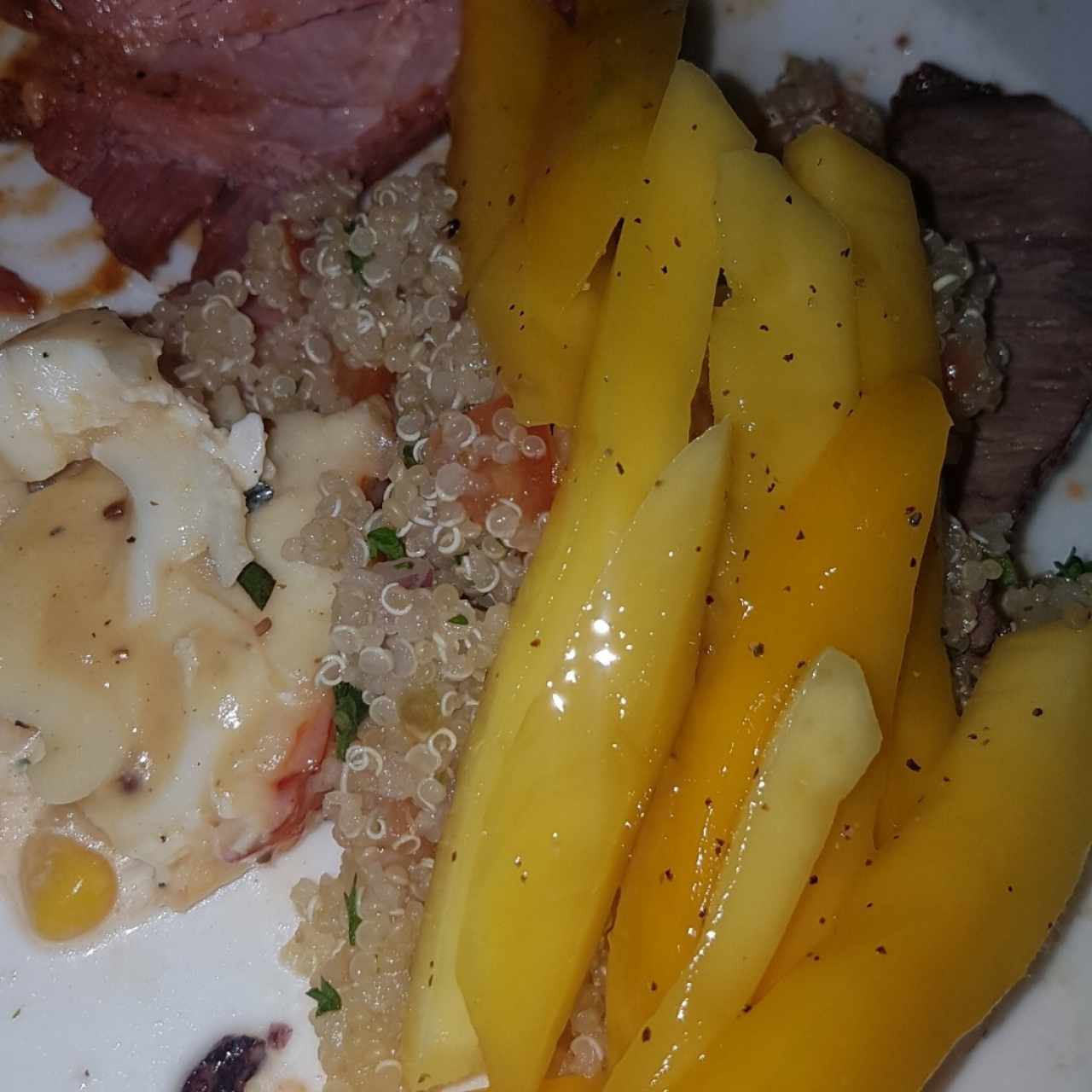 quinoa,  mango, filete,  camarones 