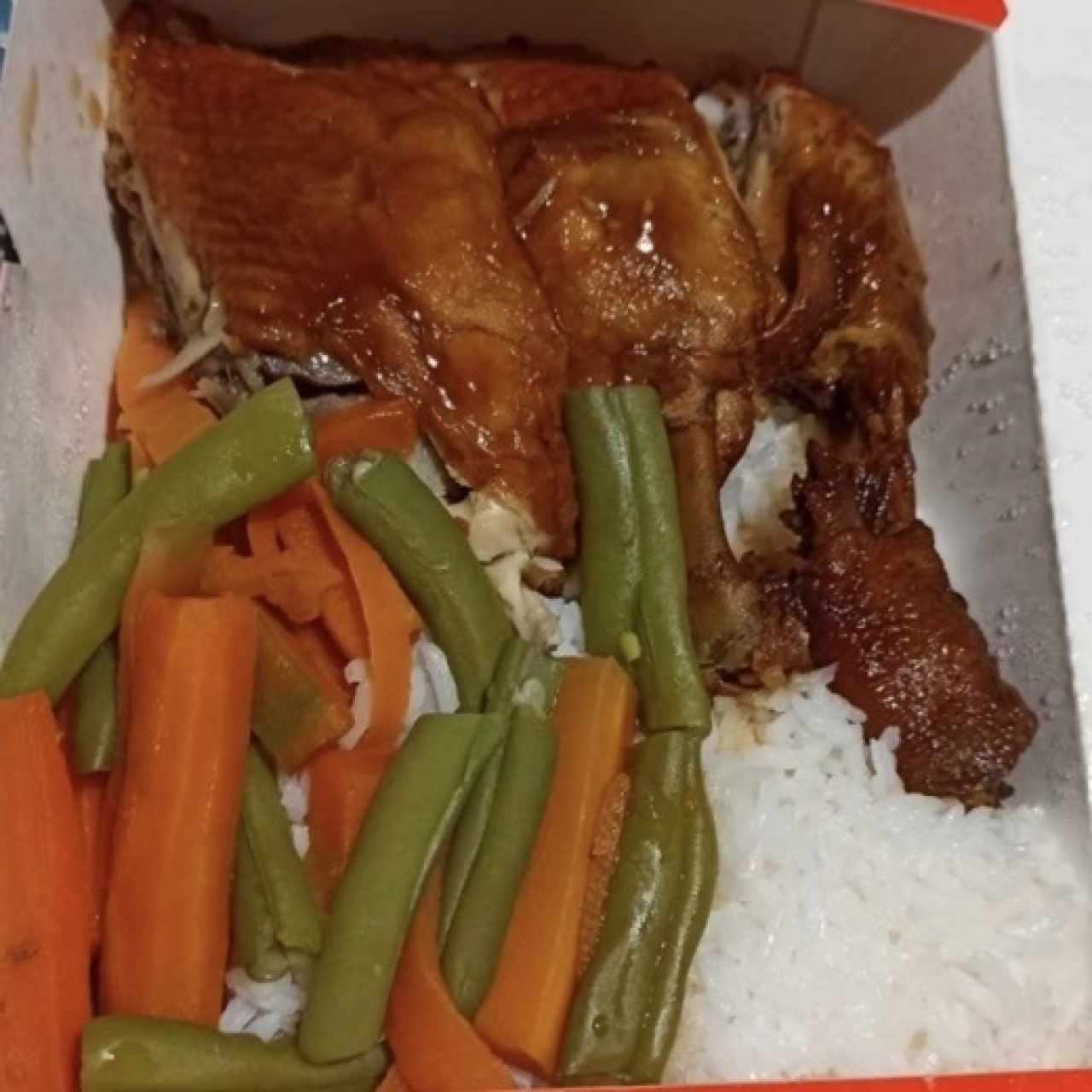 Pollo asado con vegetales