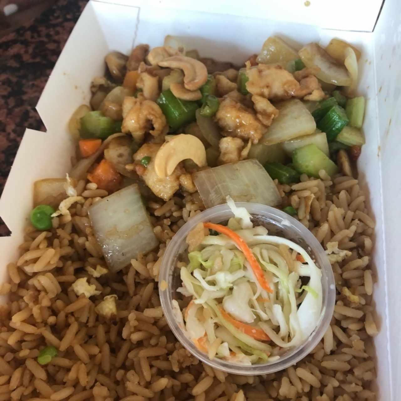 Gallina con vegetales y arroz
