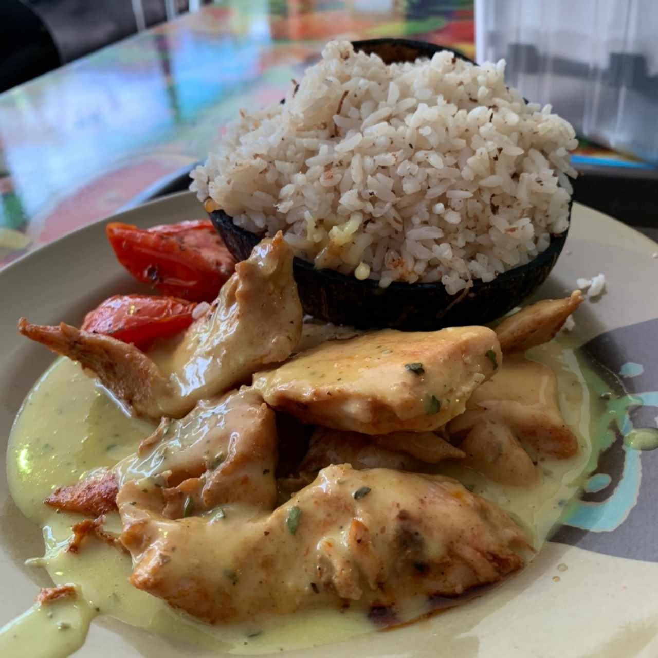 Tiras de Pollo al Curry, Arroz y Tomates a la Provenzal