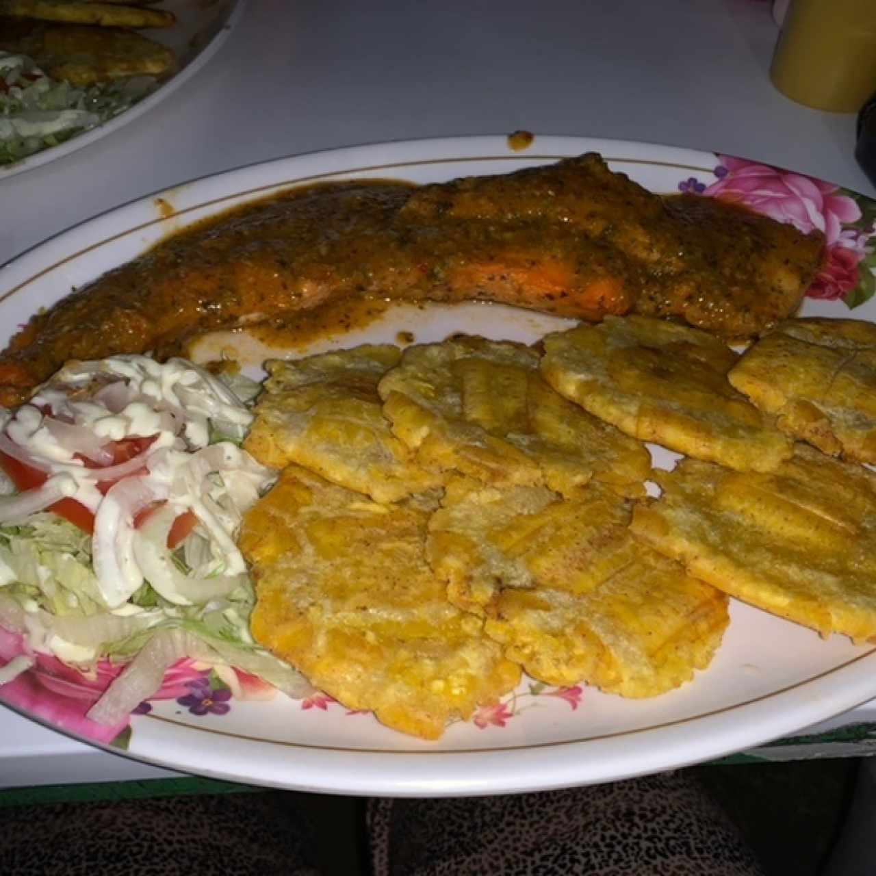 Filete al ajillo con Patacones - El Rincon De Sorolo