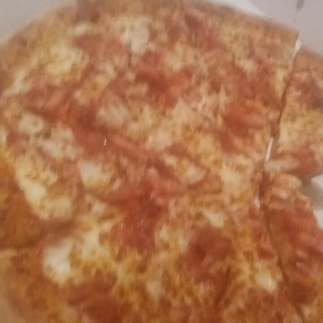 pizza de jamón y peperoni