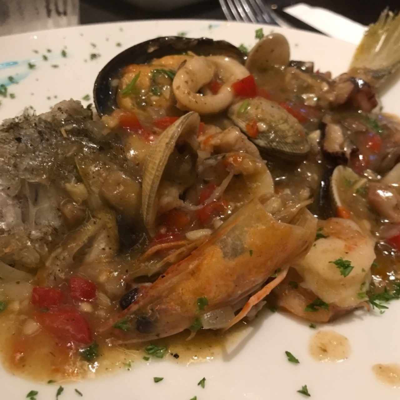 Guavina en salsa de mariscos 