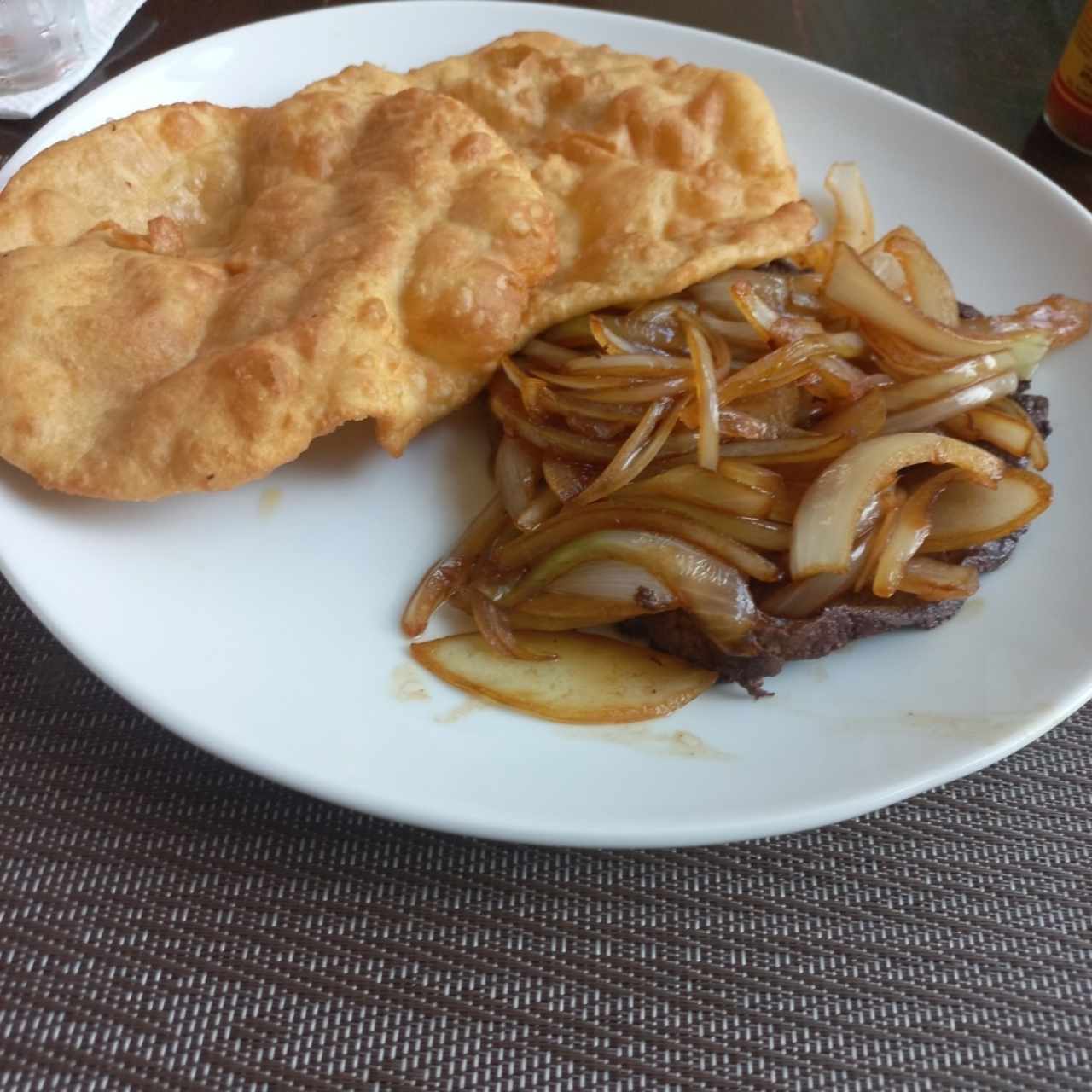 Higado de Res Encebollado