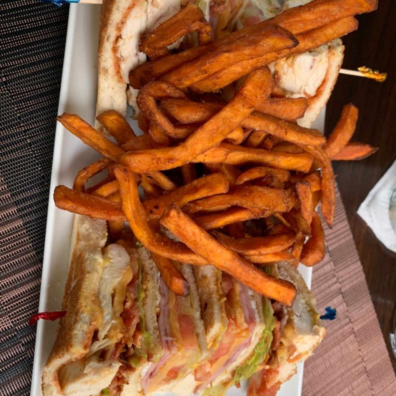 Club Sándwich con Camote Frito