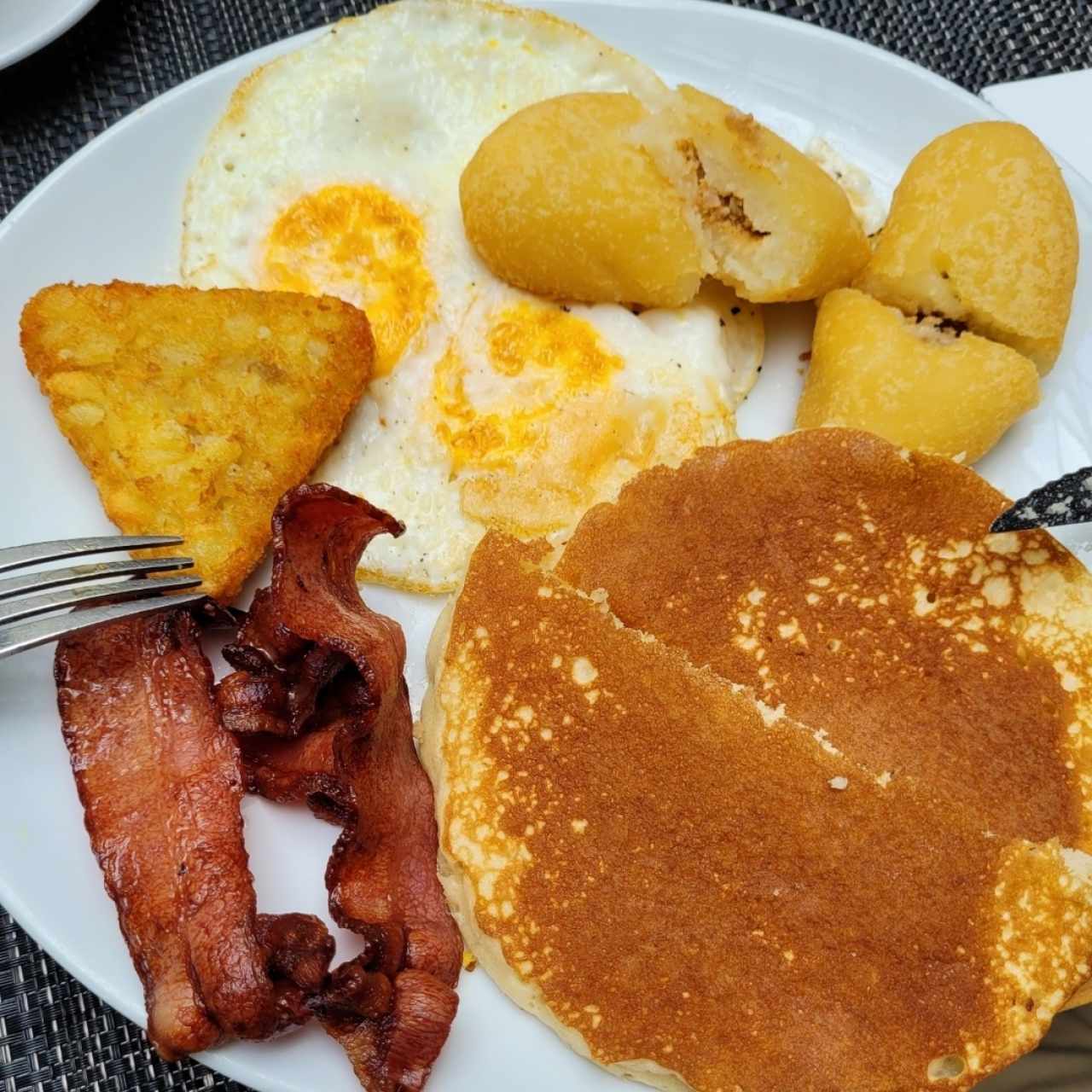 Nuestras combinaciones - Desayuno americano completo y extra carimañola 