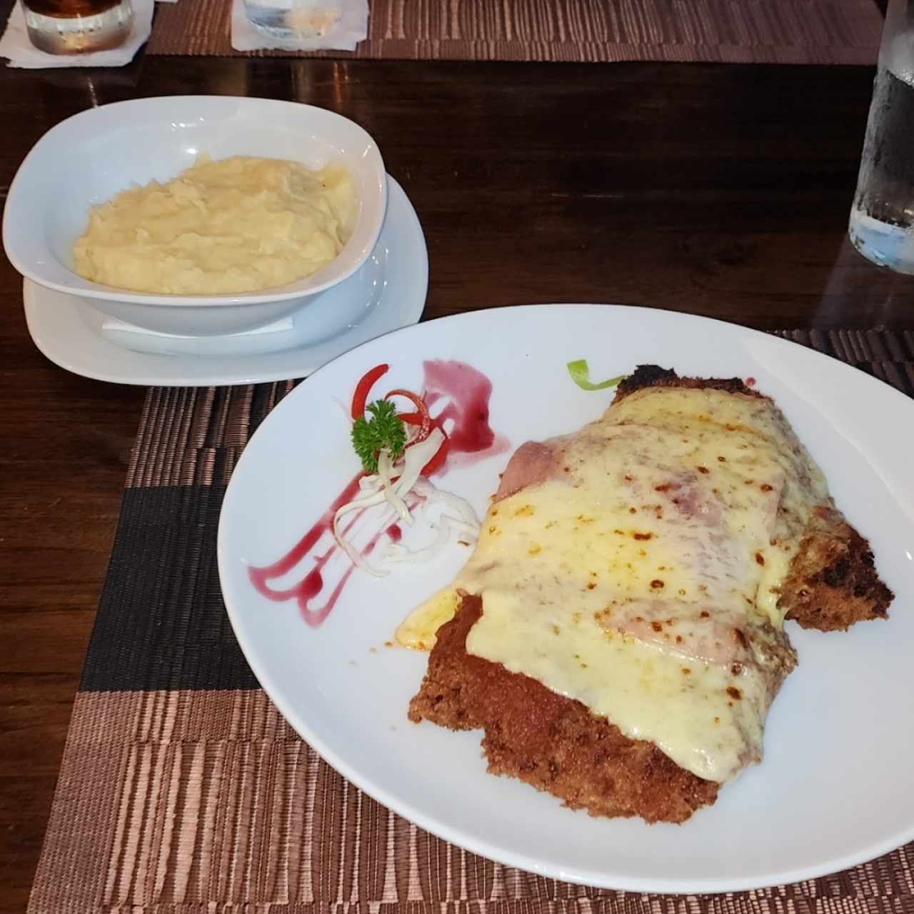 Milanesa de filete de res a la napolitana