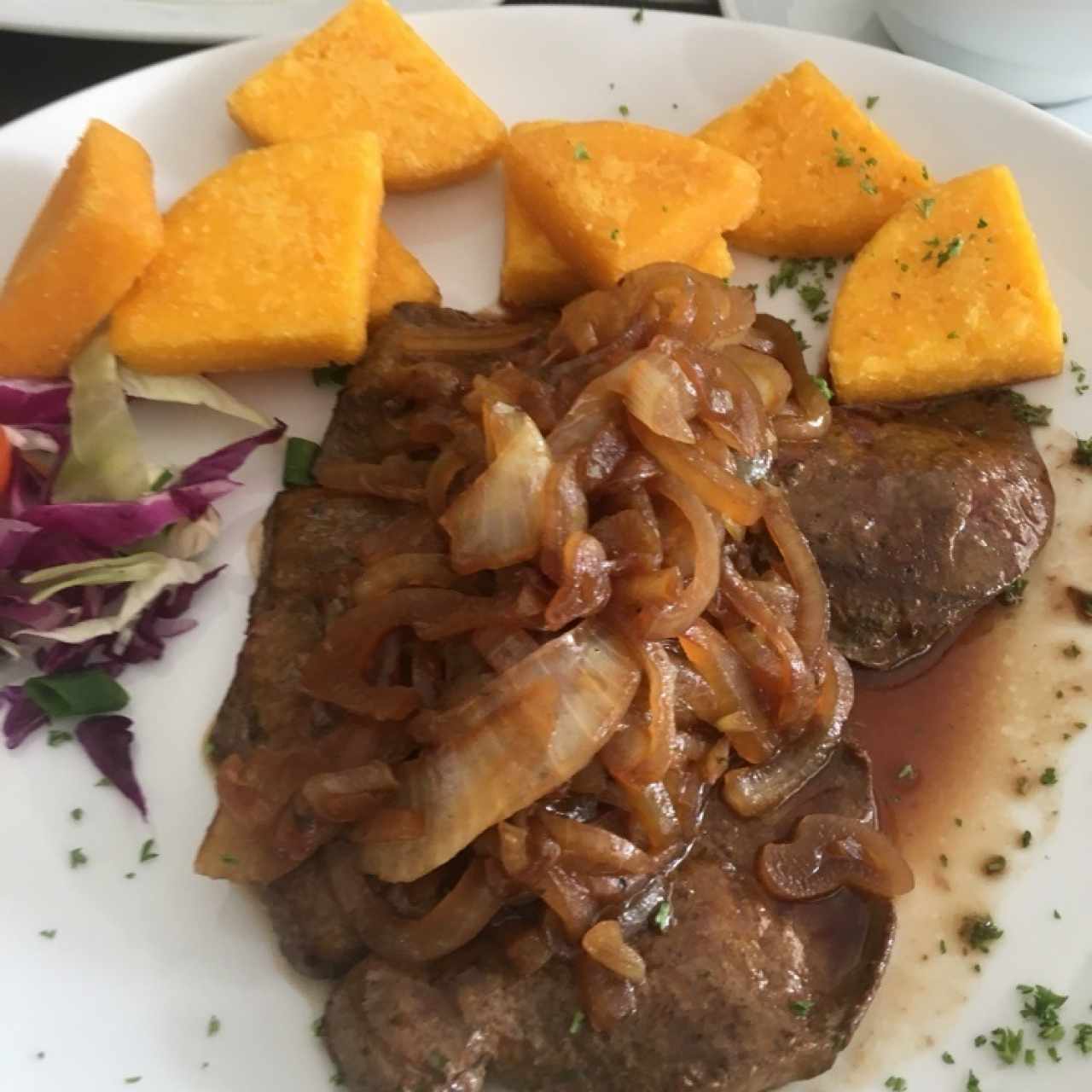 higado encebollado con tortilla en trocitos mas crujientes