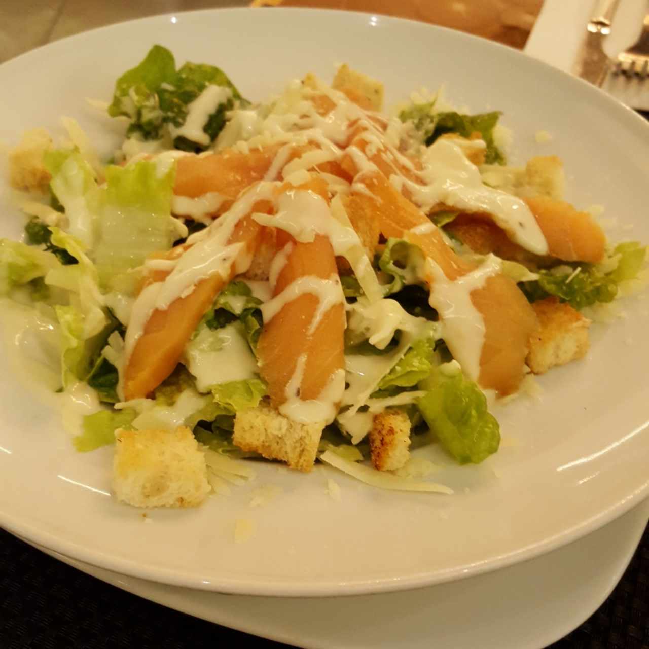 Ensalada césar con salmón