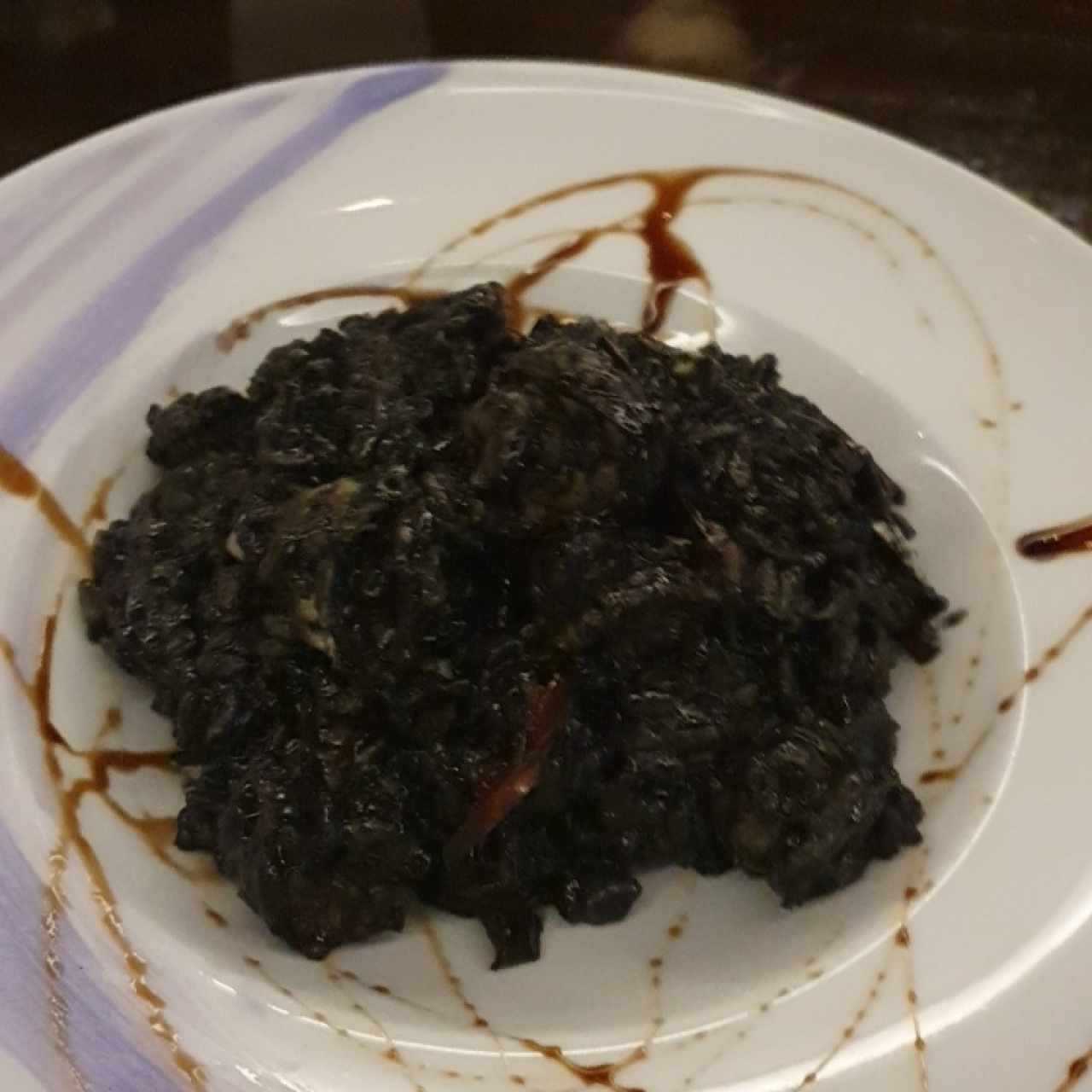 Arroz negro con camarones