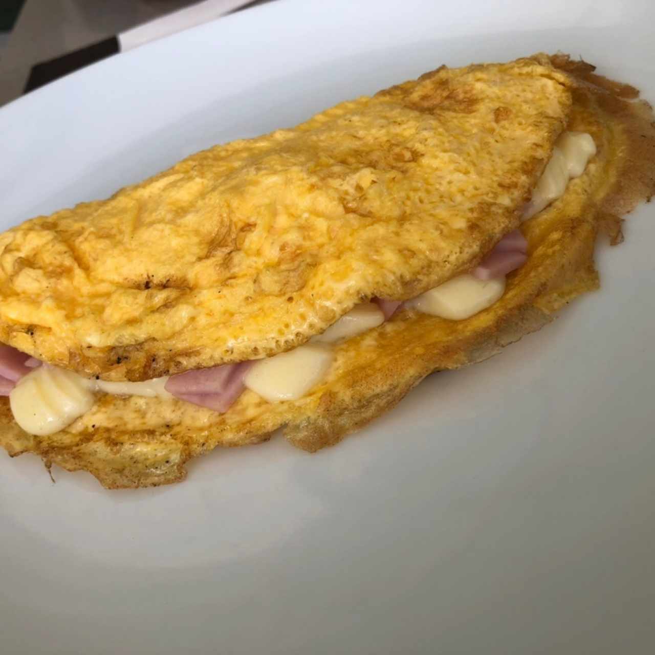 Omelette de jamón y queso