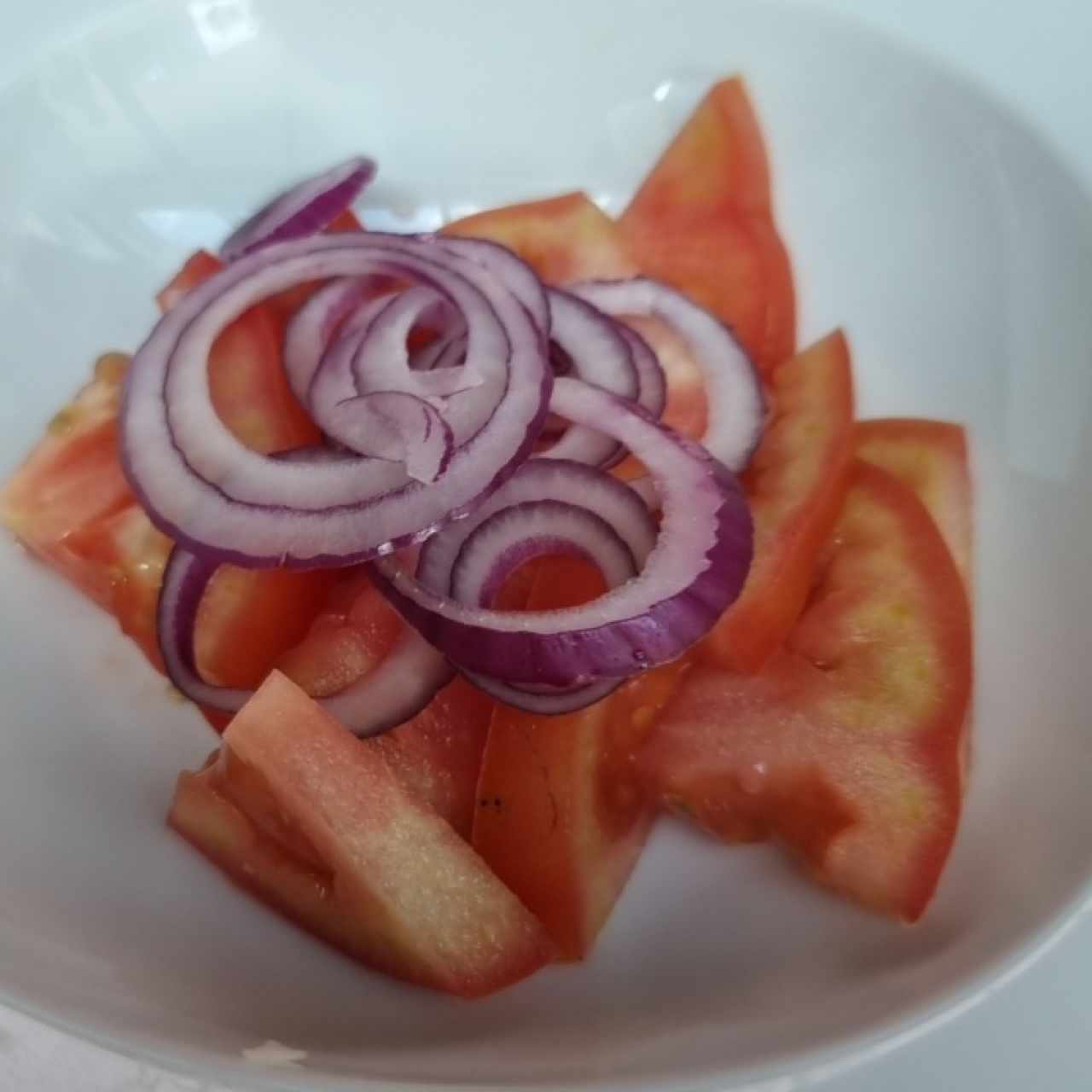 ensalada de tomate con cebolla