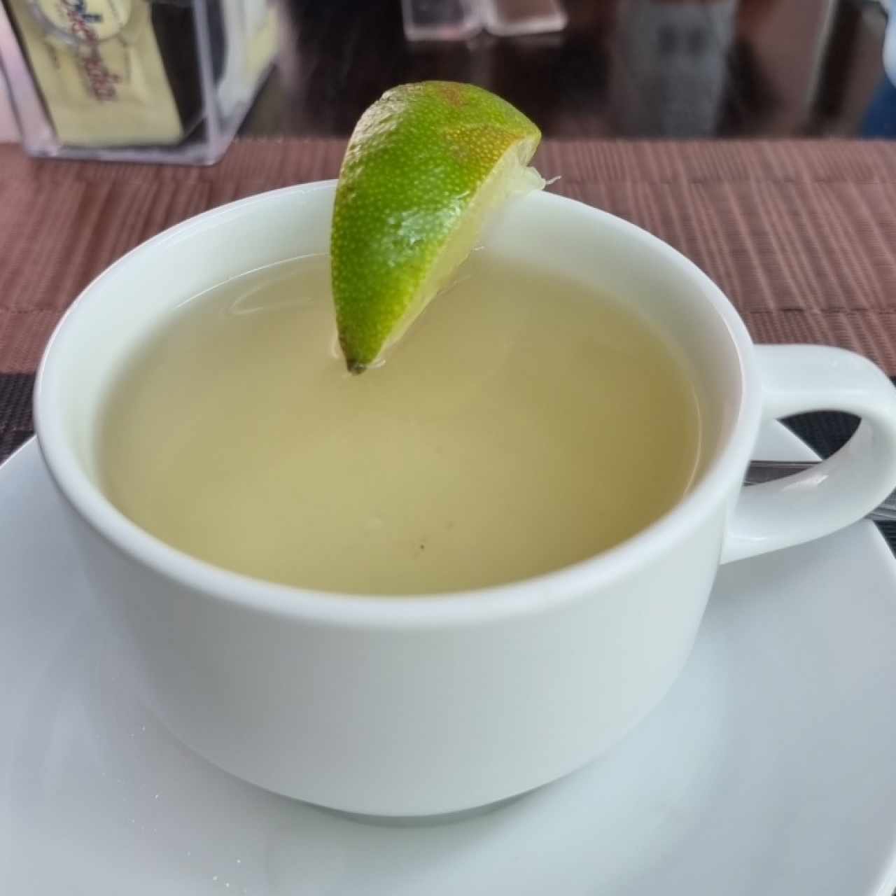 té de manzanilla y limón 