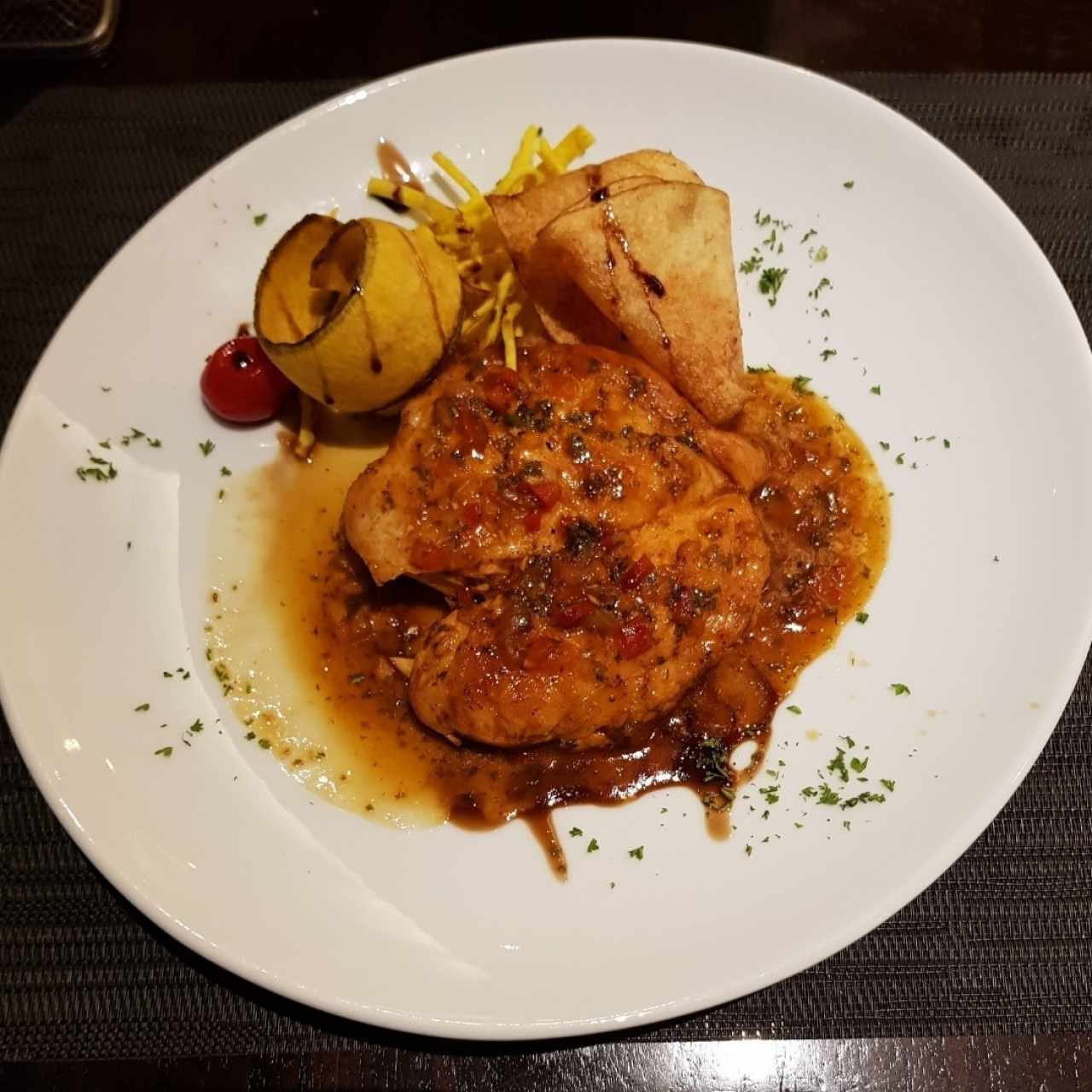 Pollo al ajillo en balsámico. 