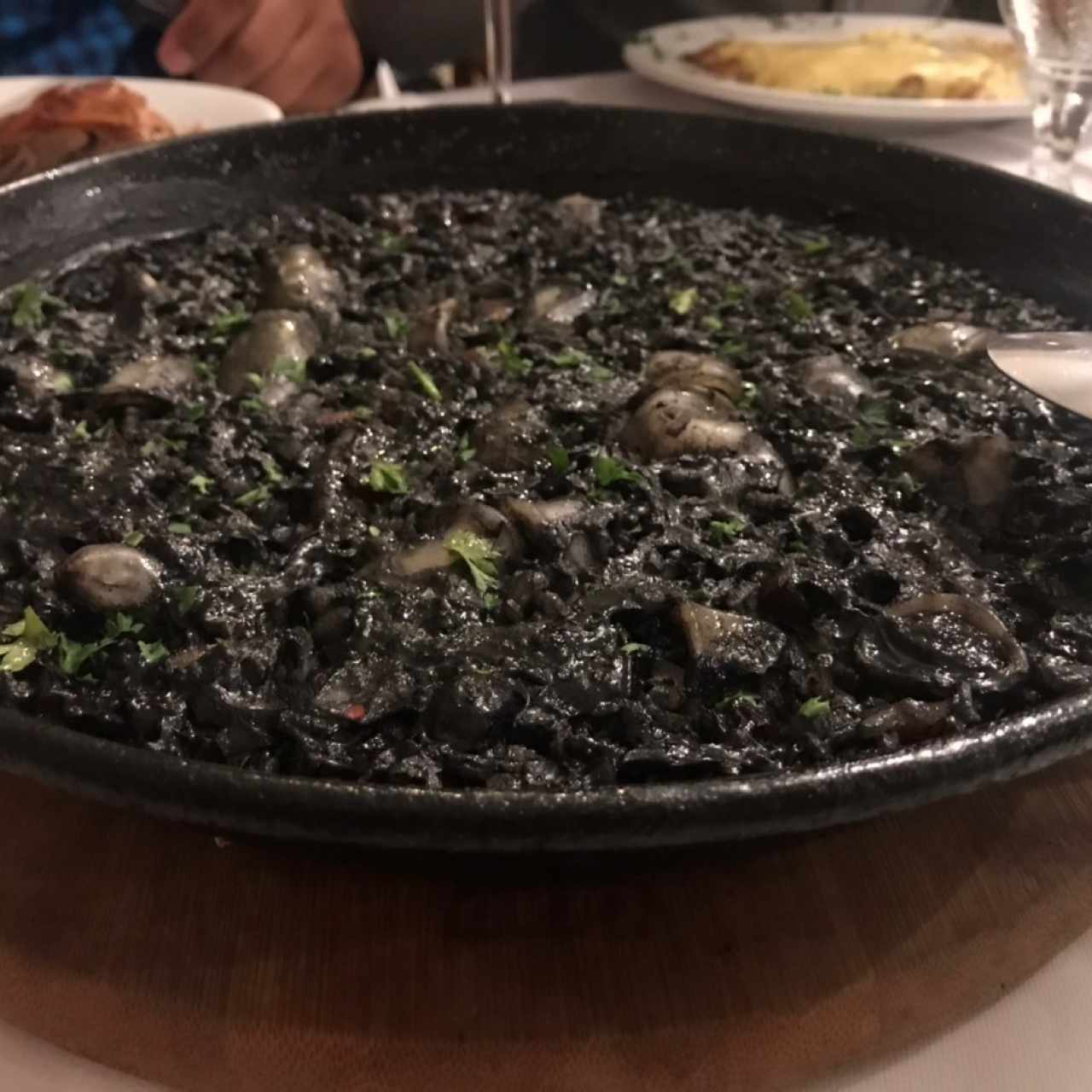 paella de arroz negro