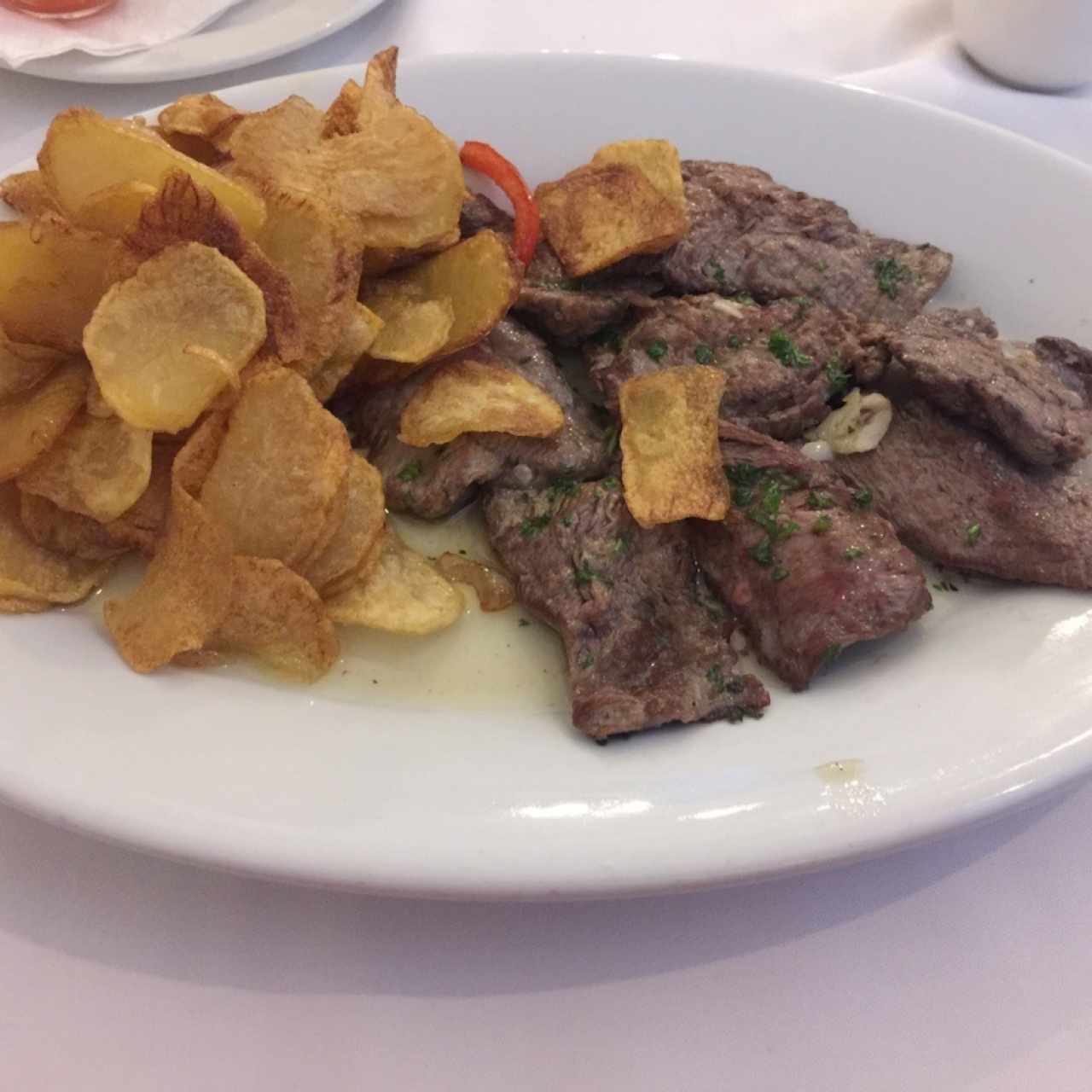 Filete al revés con patatas panaderas