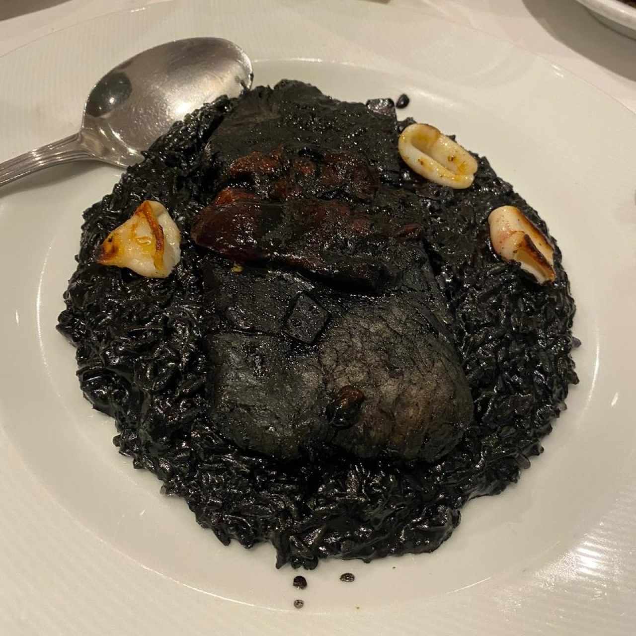 Arroz caldoso negro