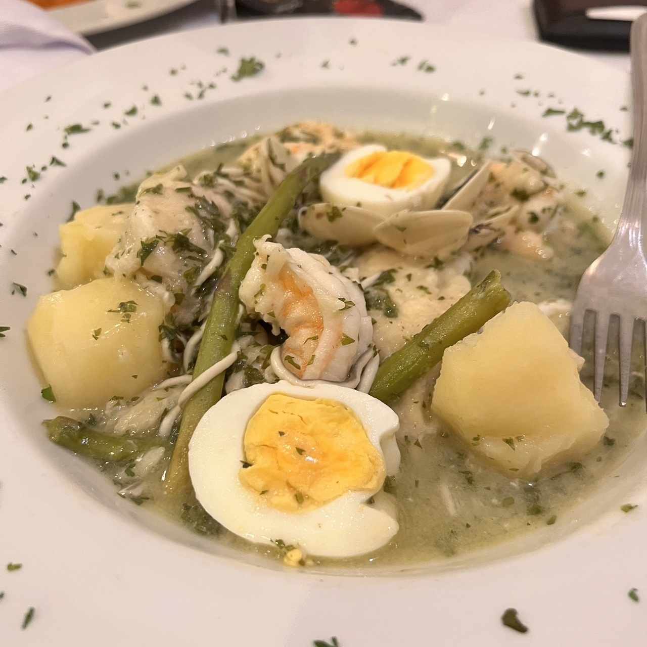 Pescado con camarones