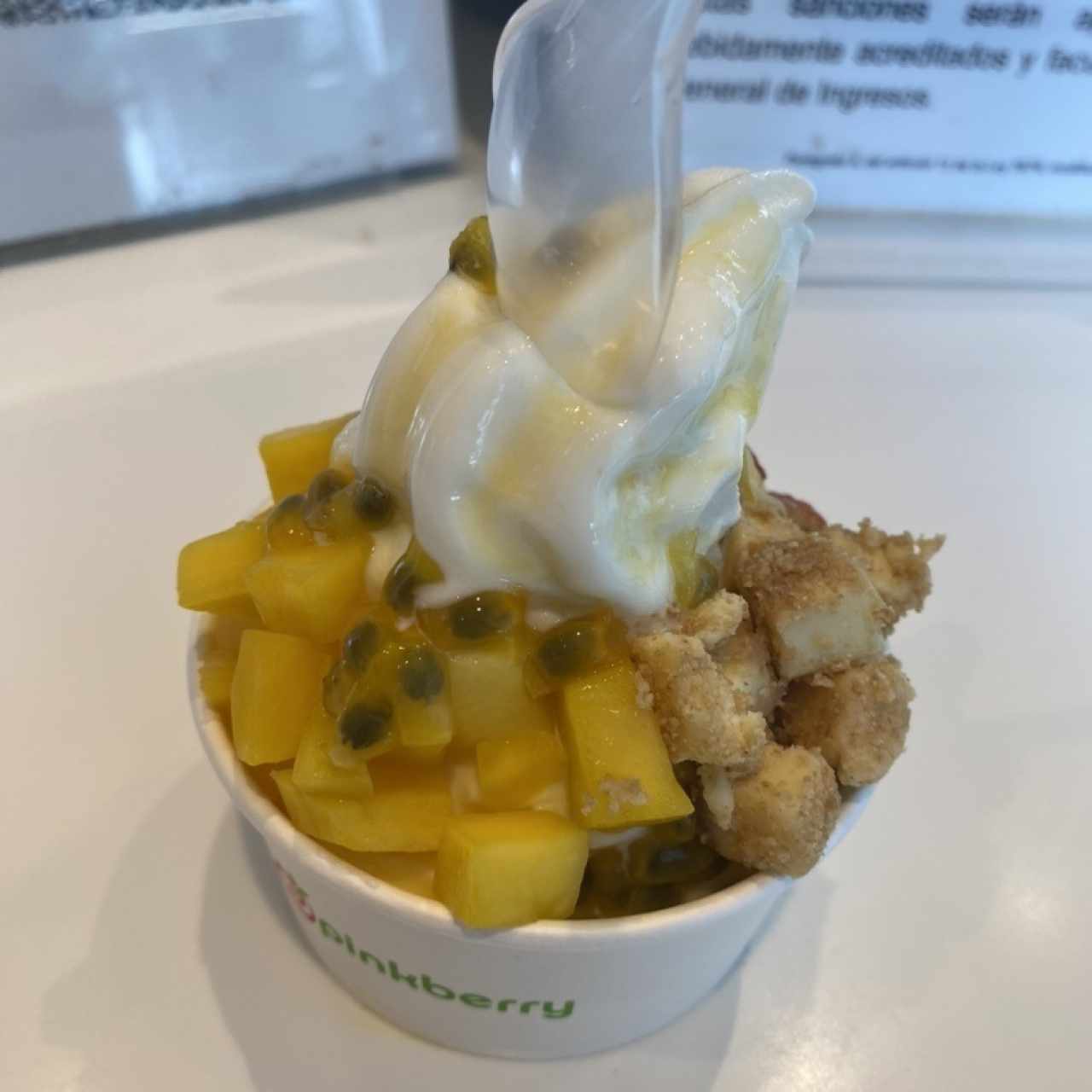 Yogurt Chico con Toppings y Frutas 6 Oz