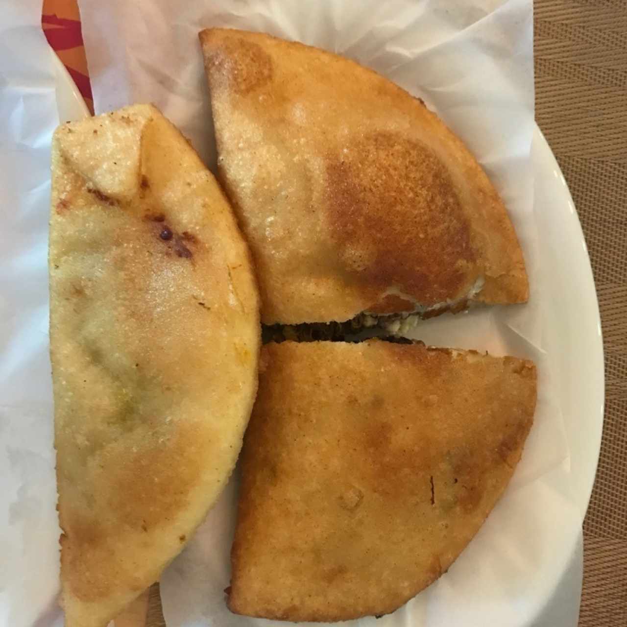 Empanada pabellón vs. empanada regular. 