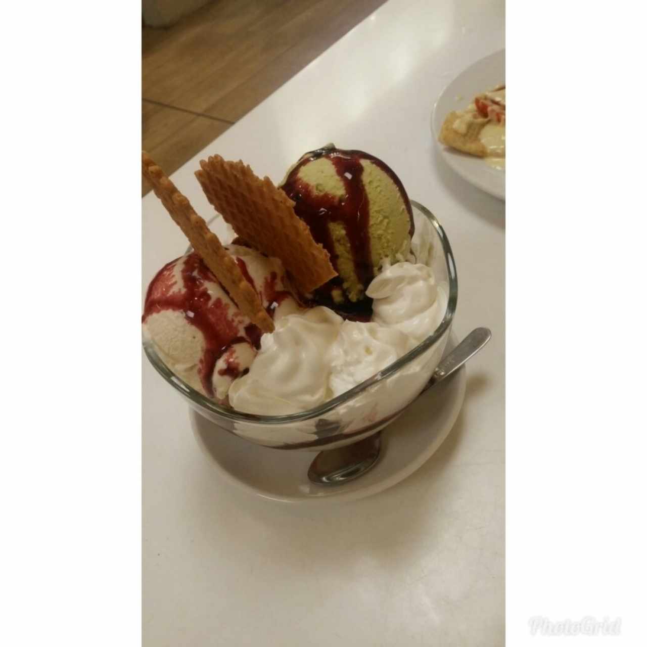 Canasta de helado de 4 sabores (avellana, coco, yogurt y pistacho)