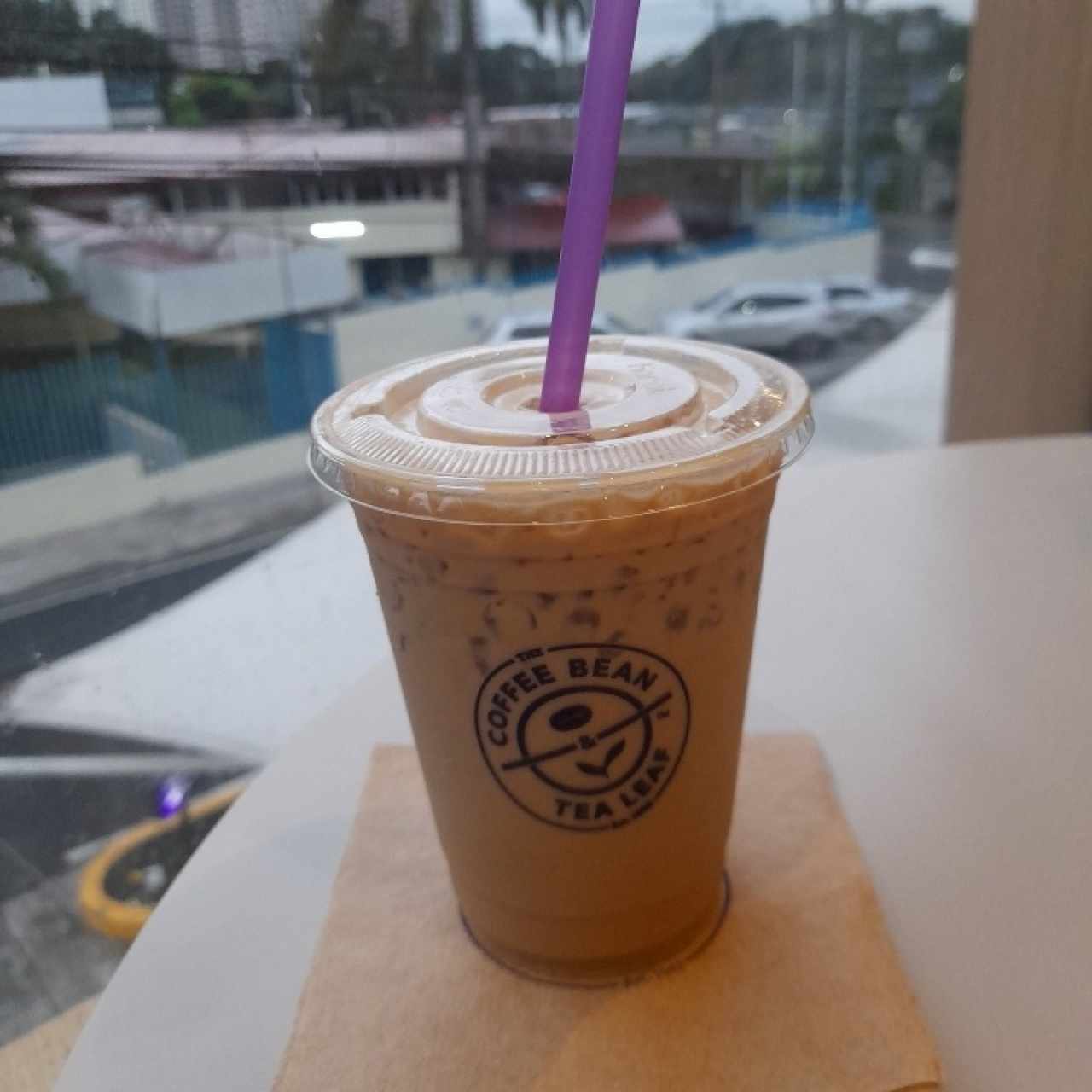 Iced latte de avellana