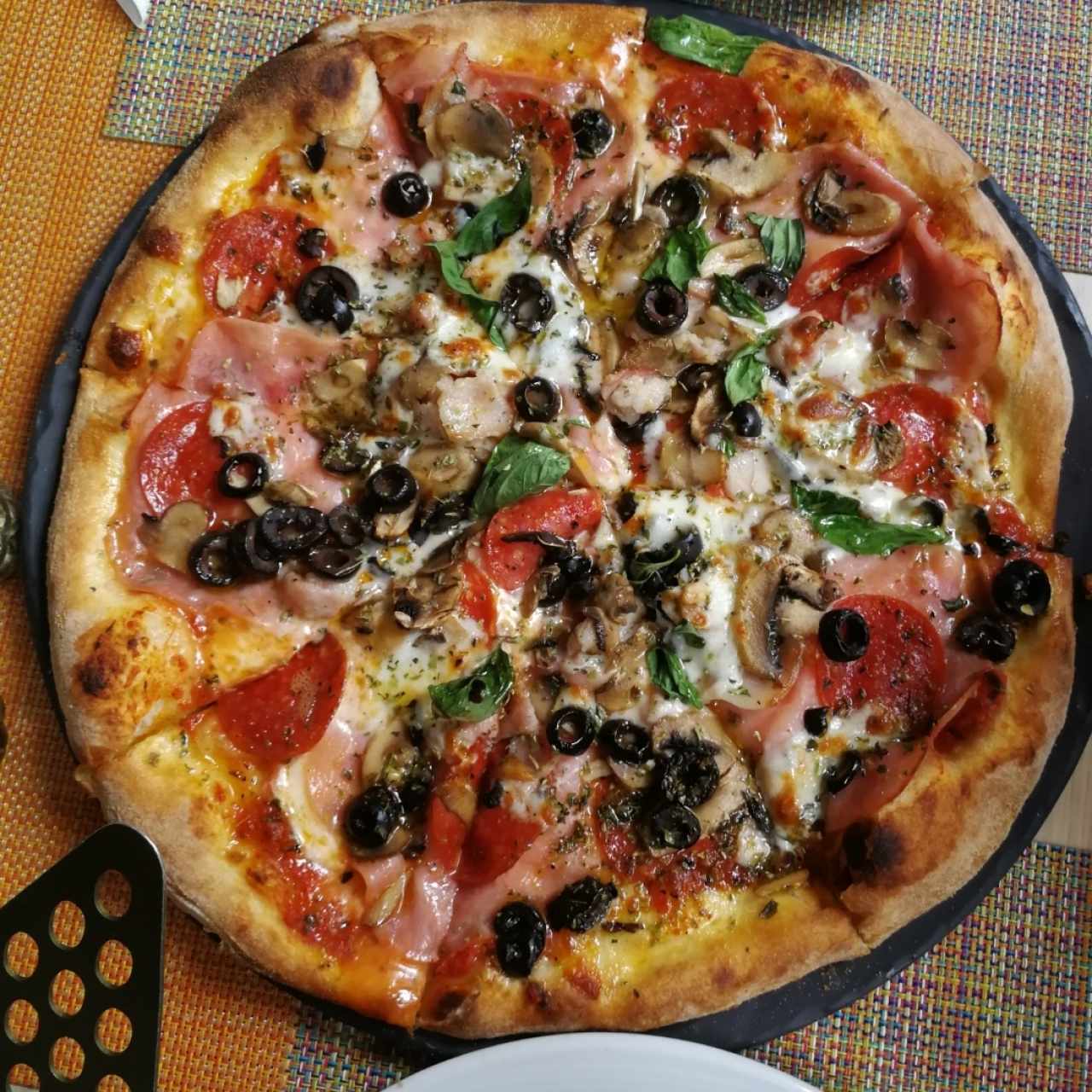 Pizzas Especiales 12" 18" - Don Tomasino 14$ - 26.50$