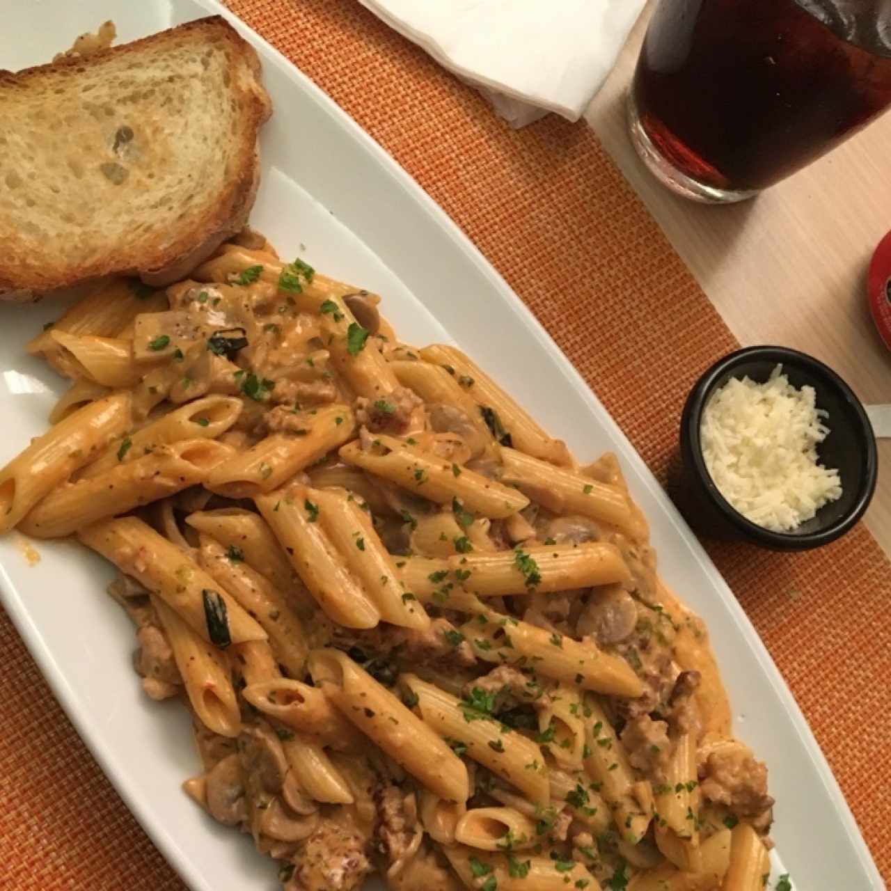 penne funghi con salchicha italiana especial 