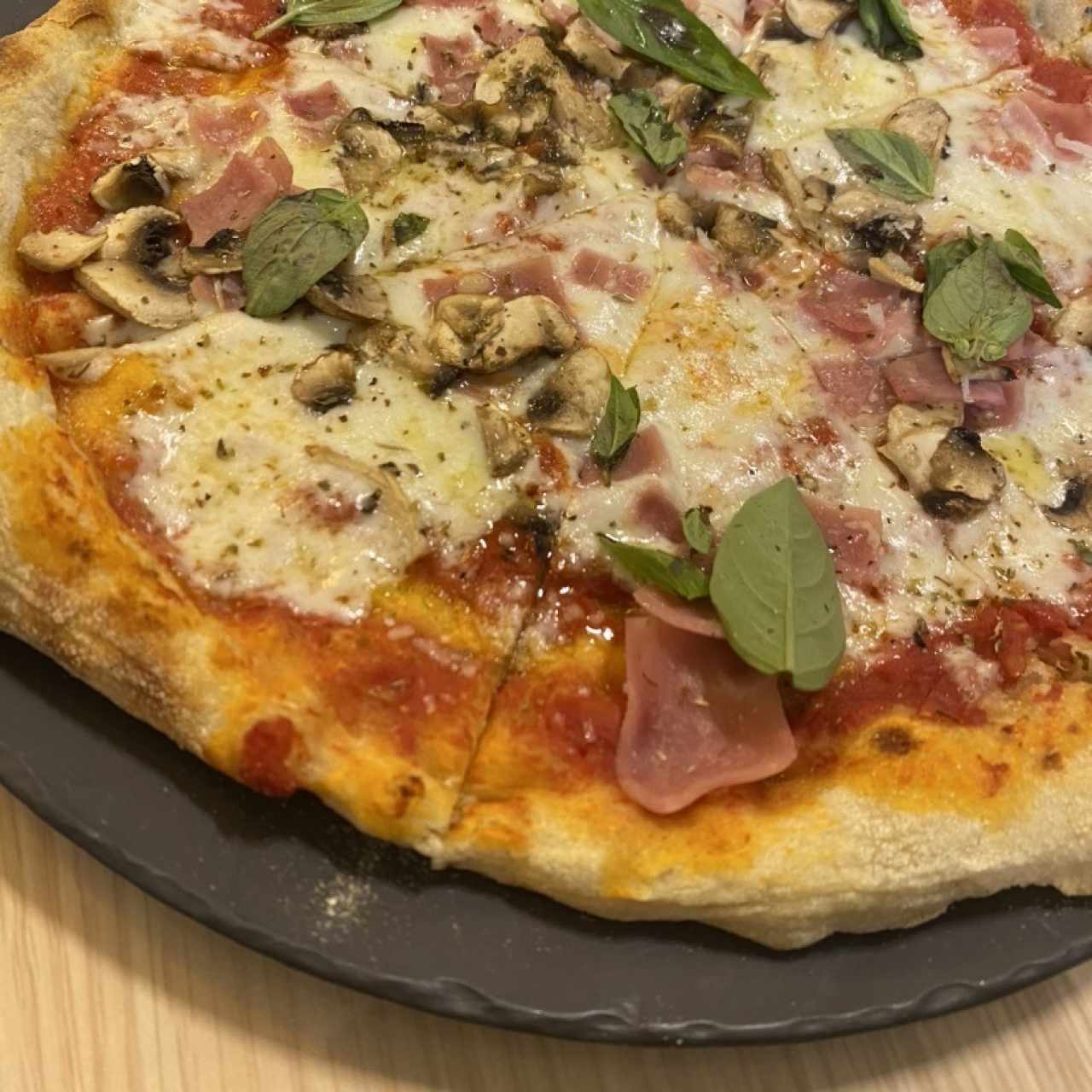 Pizzas Clásicas - Jamón y Hongos
