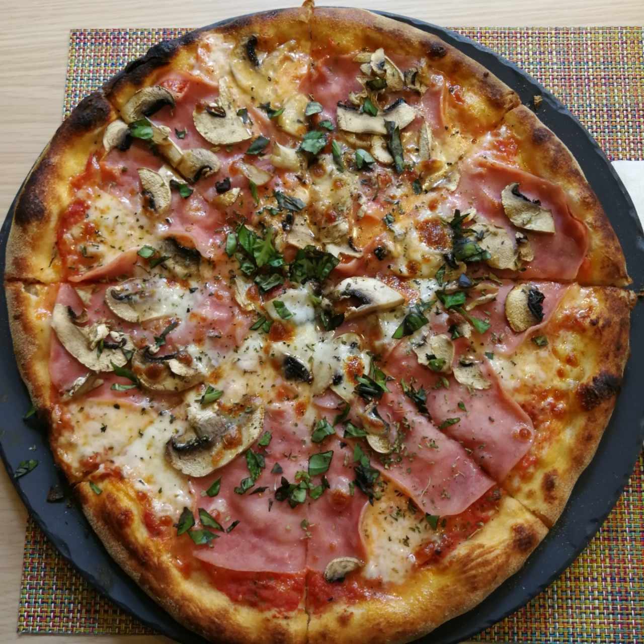 Pizzas Tradicionales - Jamon y hongos 