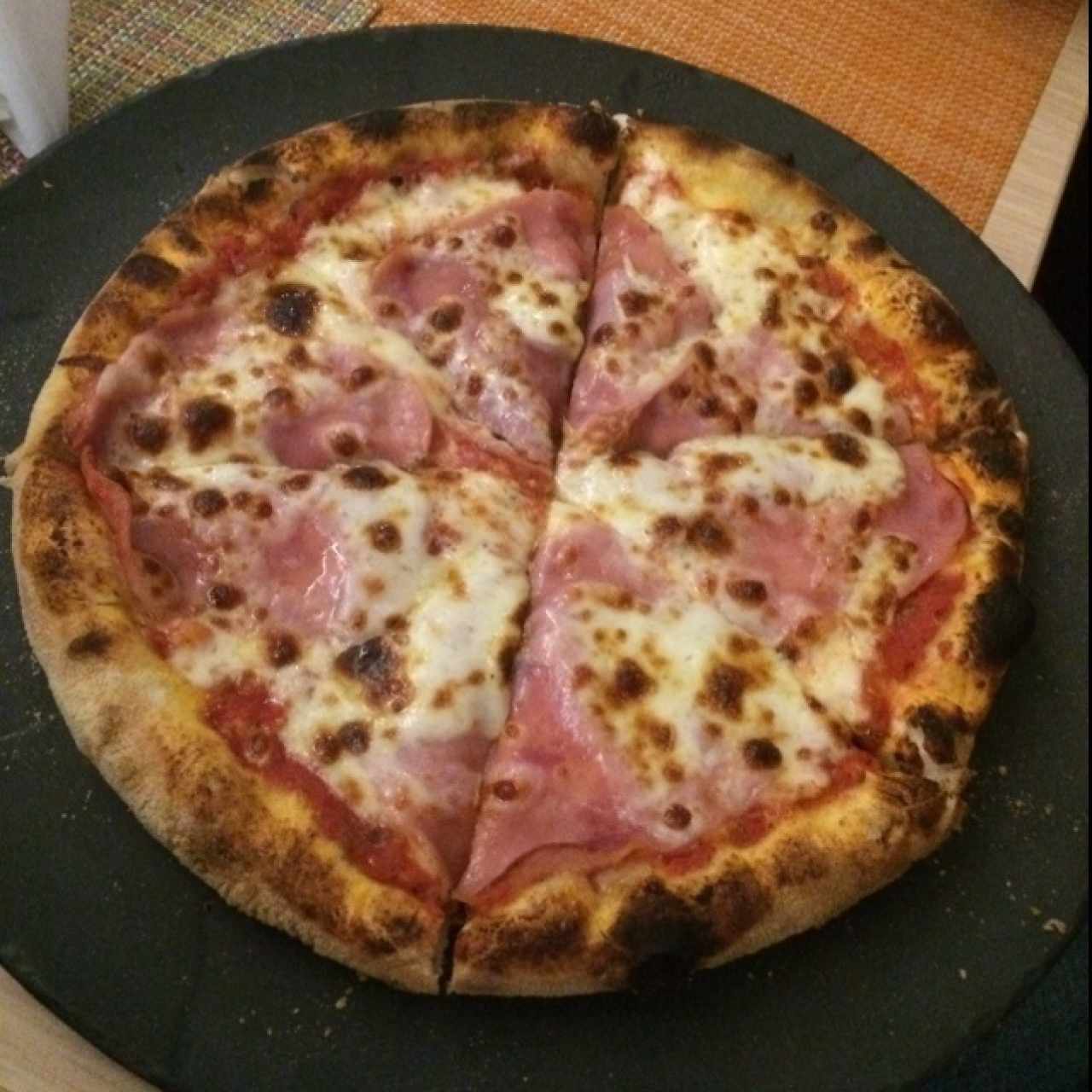 Pizza con jamón