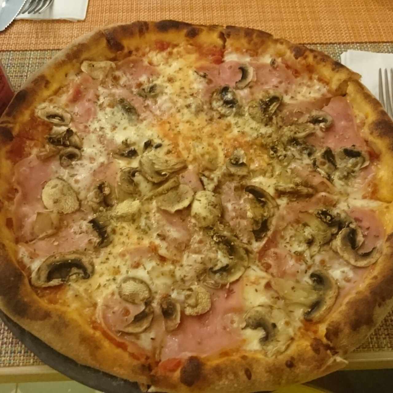 Pizza Prosciutto e Funghi