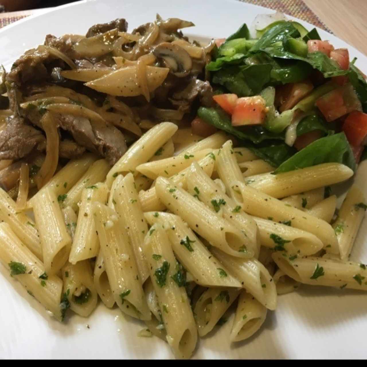 filete de Res con penne al oleo