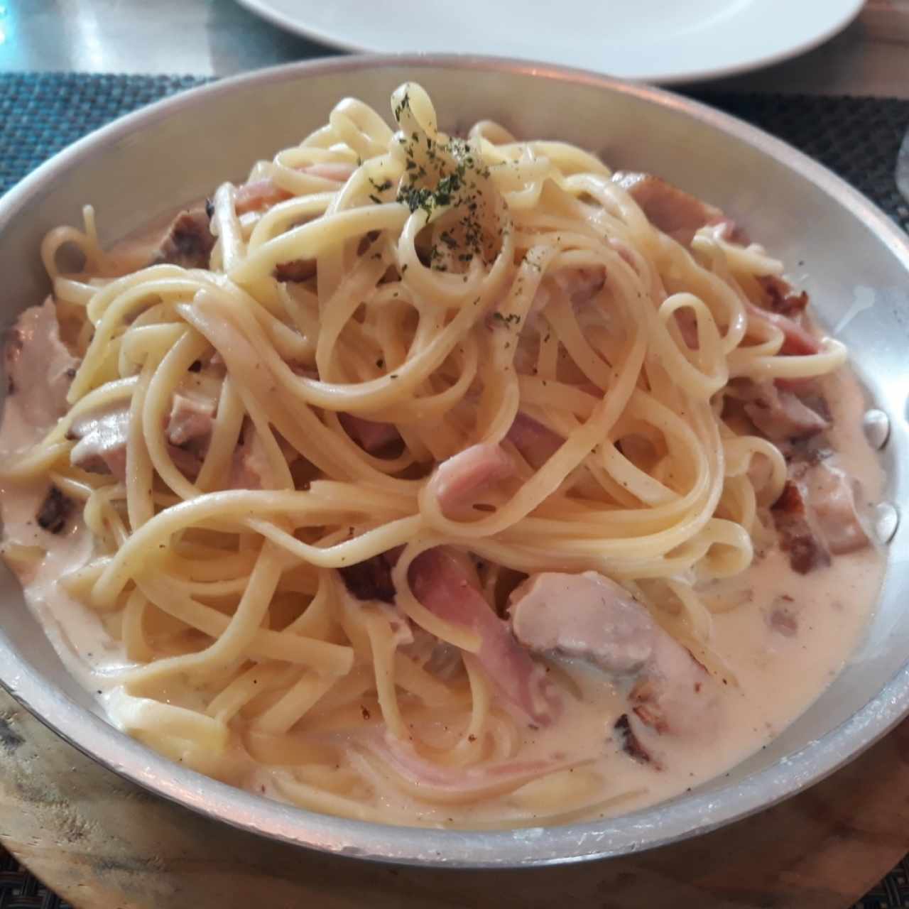 Linguini Alfredo con pollo