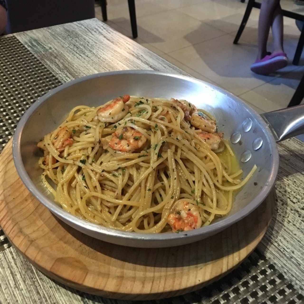 espaguetti con camarones al oleo