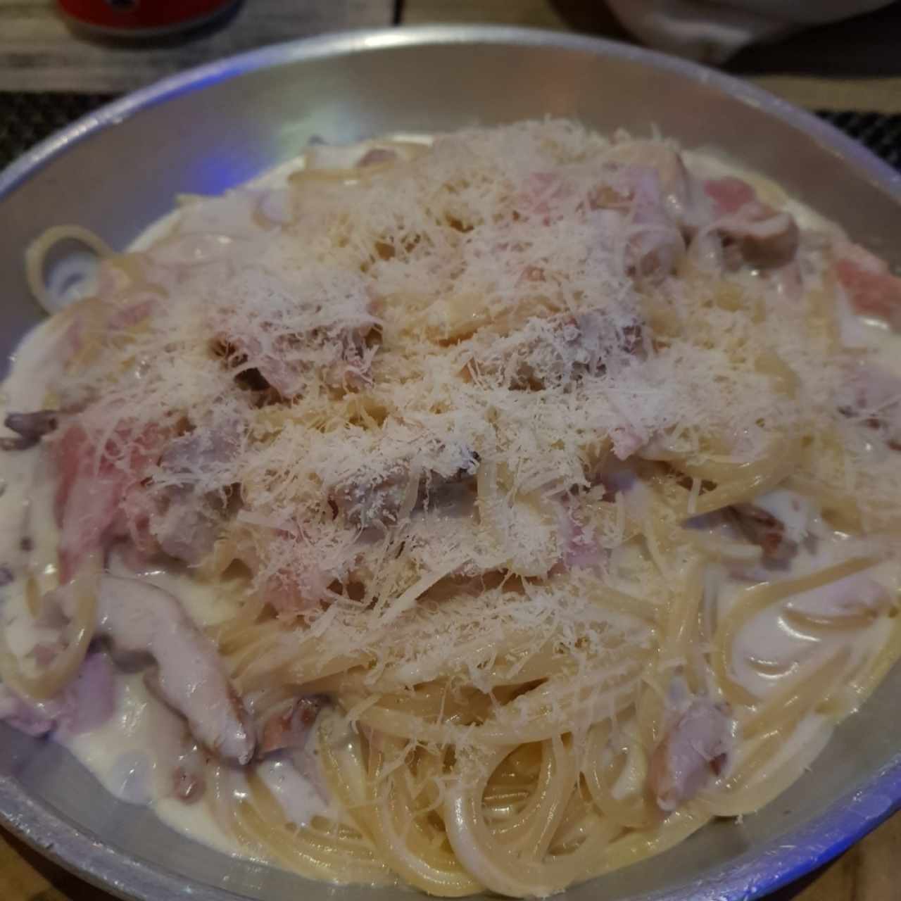 Spaghetti alfredo con pollo
