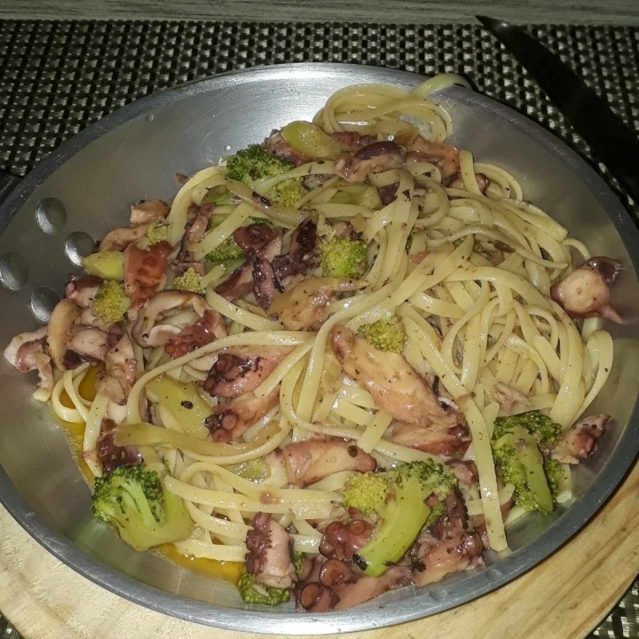 Lingüini con pulpo y brócoli