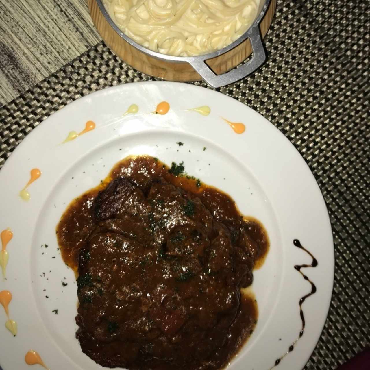 Ossobuco de Res con Linguini a la Crema