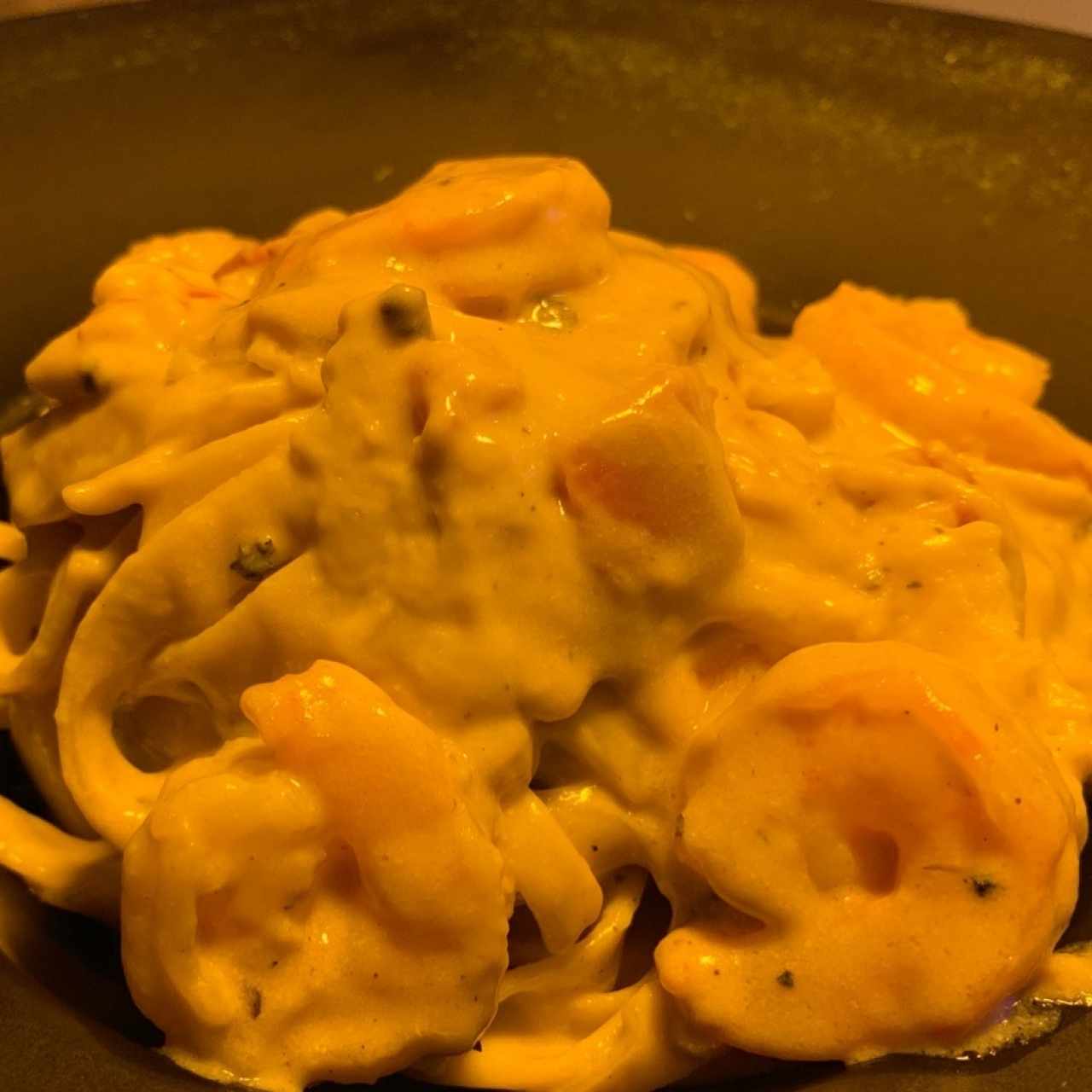 fertuccini la strega y camarones