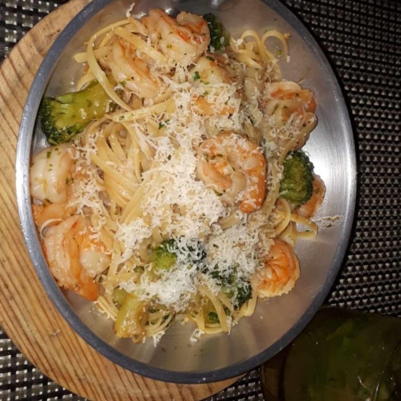 Linguini con Camaron y Brócoli