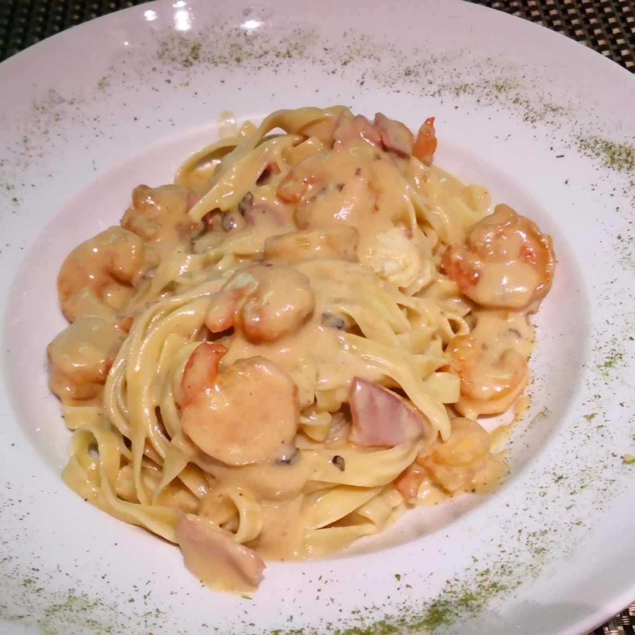 Fettuccine a la Strega con camarones