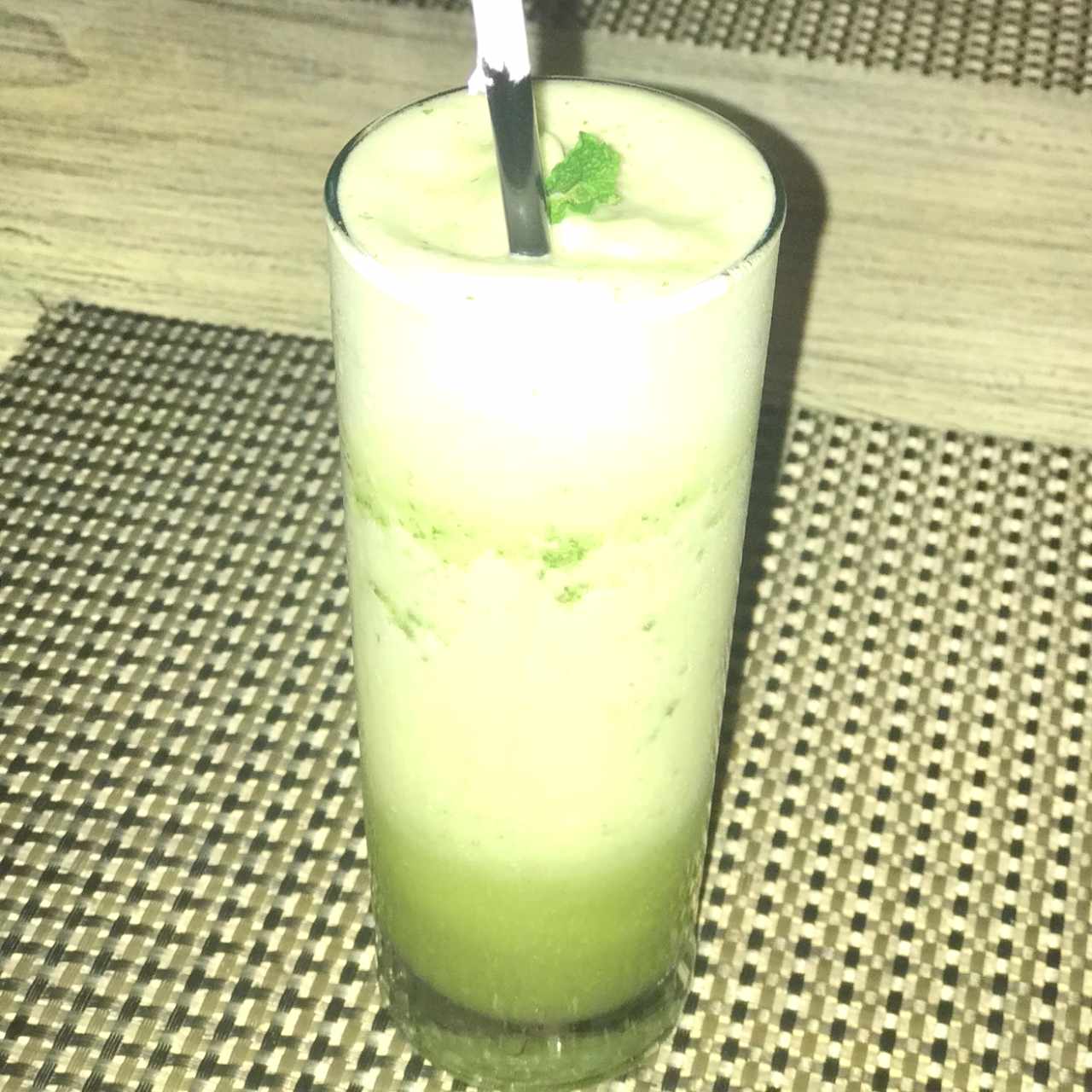 Piña con hierbabuena