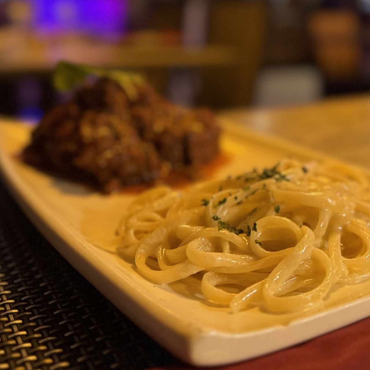 Ossobuco de Res con Linguini a la Crema