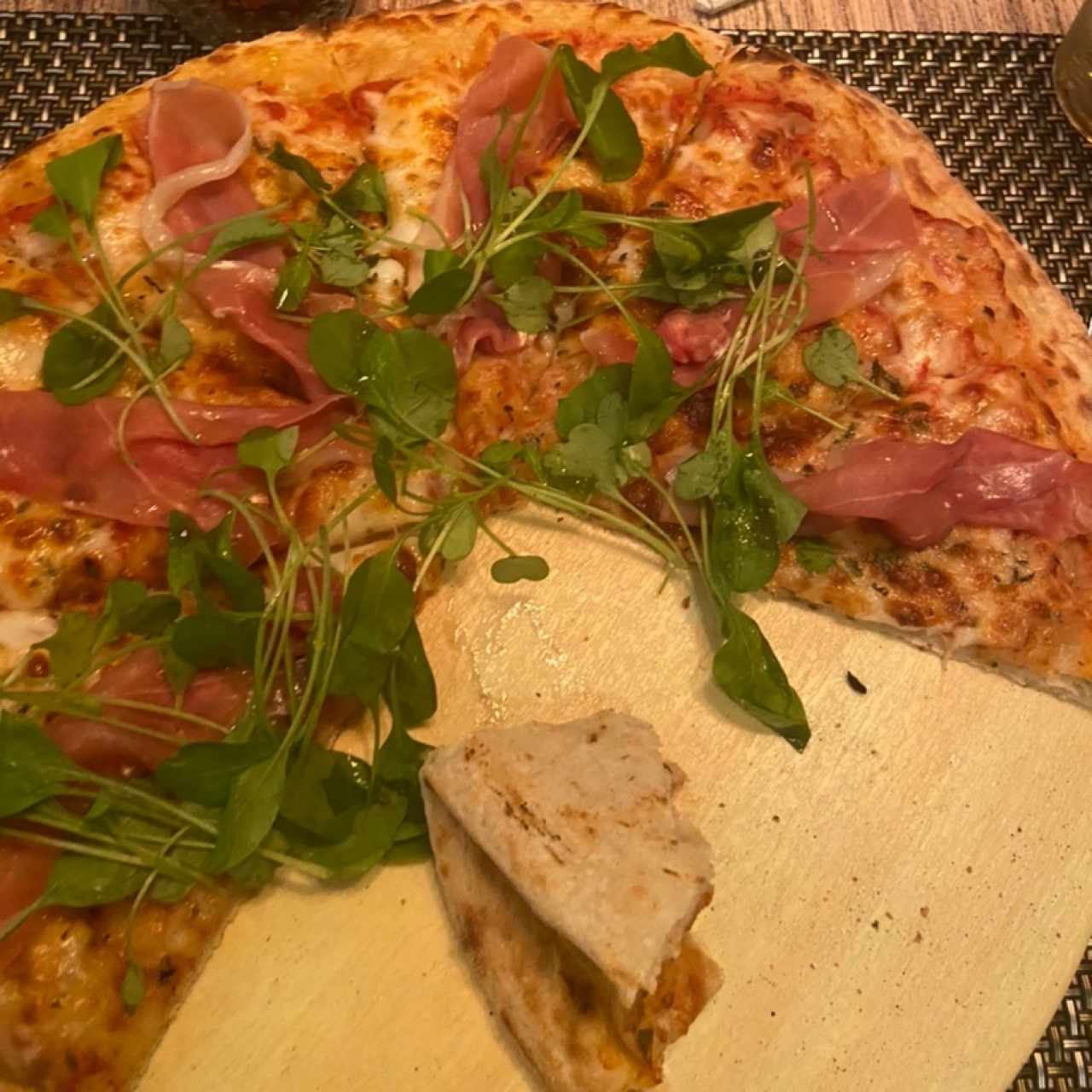 Pizza de jamón Serrano 