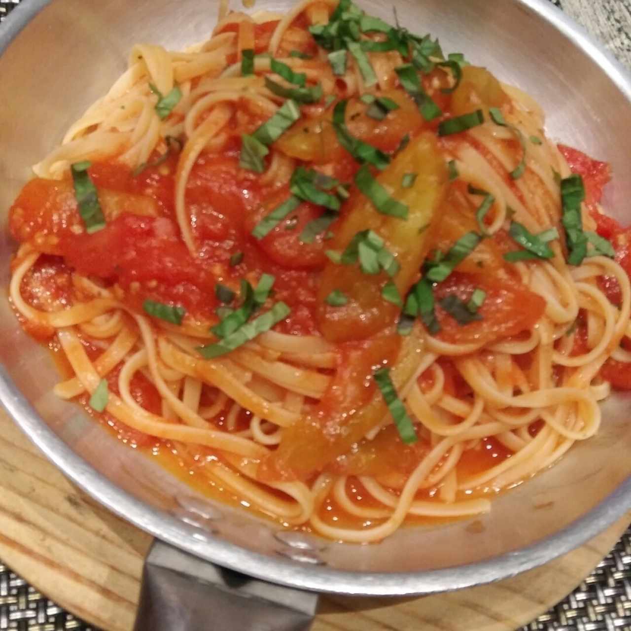 linguinni en salsa Pomodoro