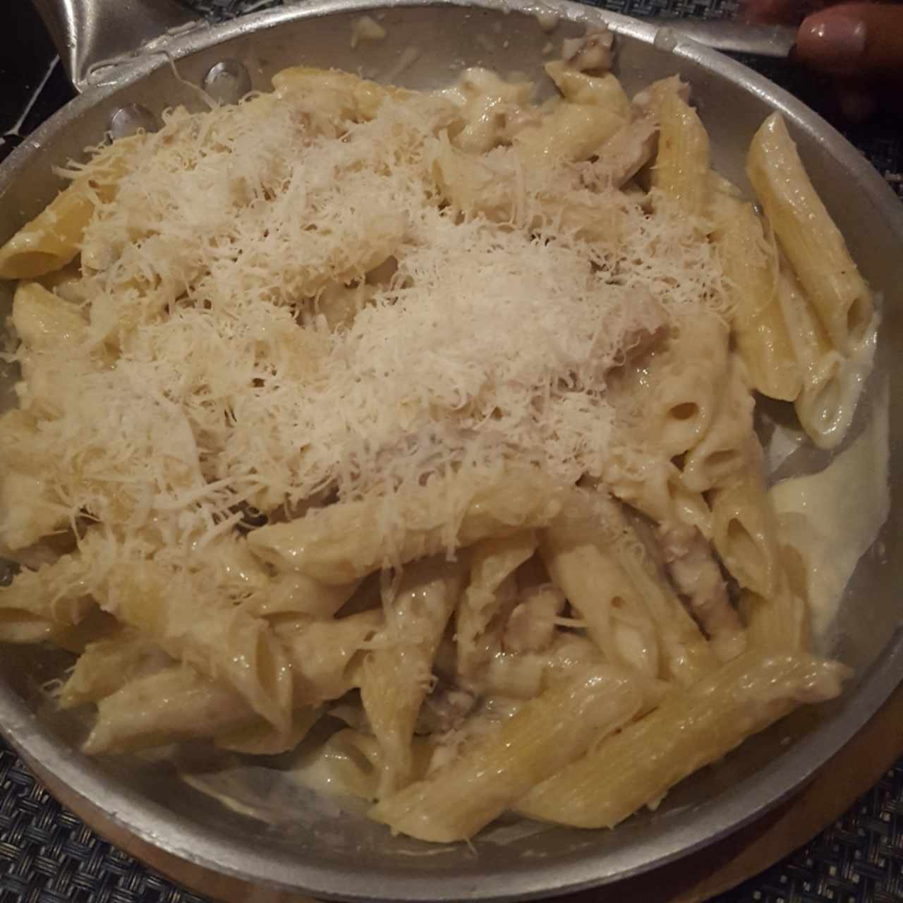 penne en crema y pollo