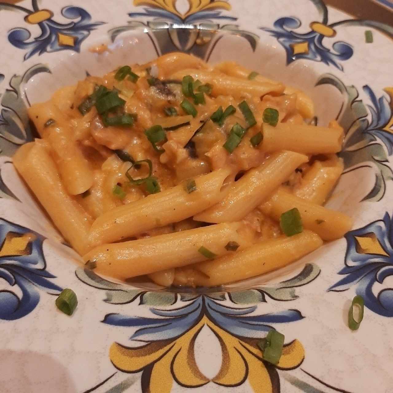 Penne con salmón y zuccini