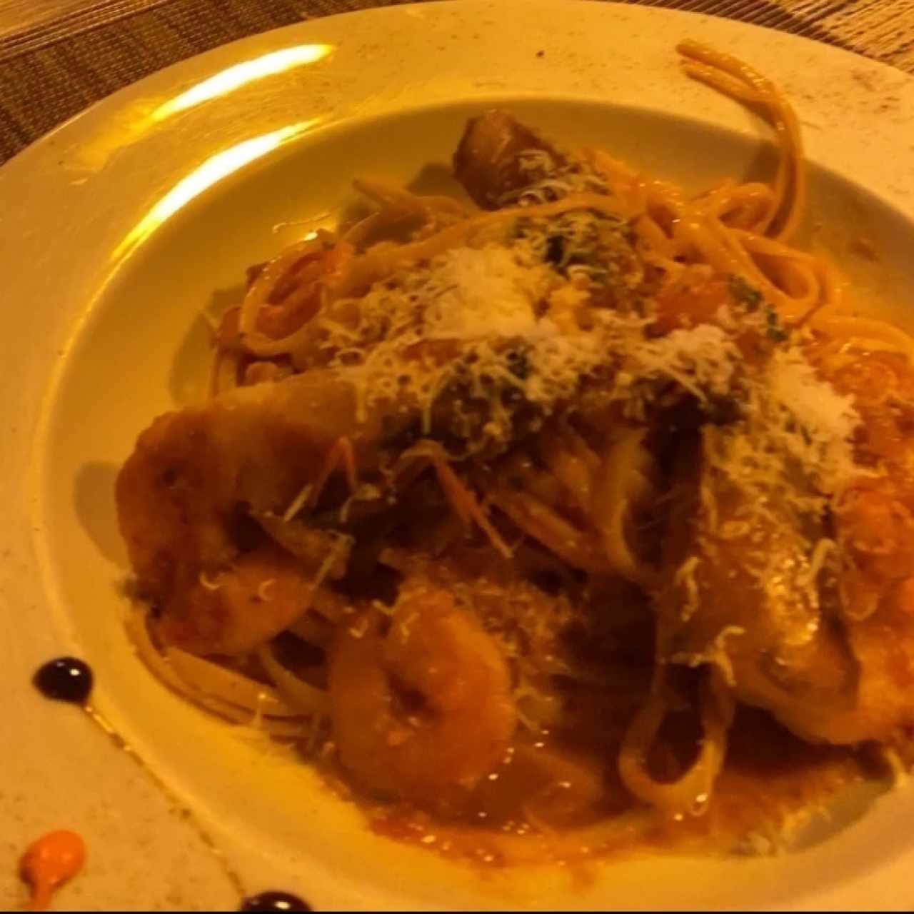 Linguini con Langostinos y Camarones