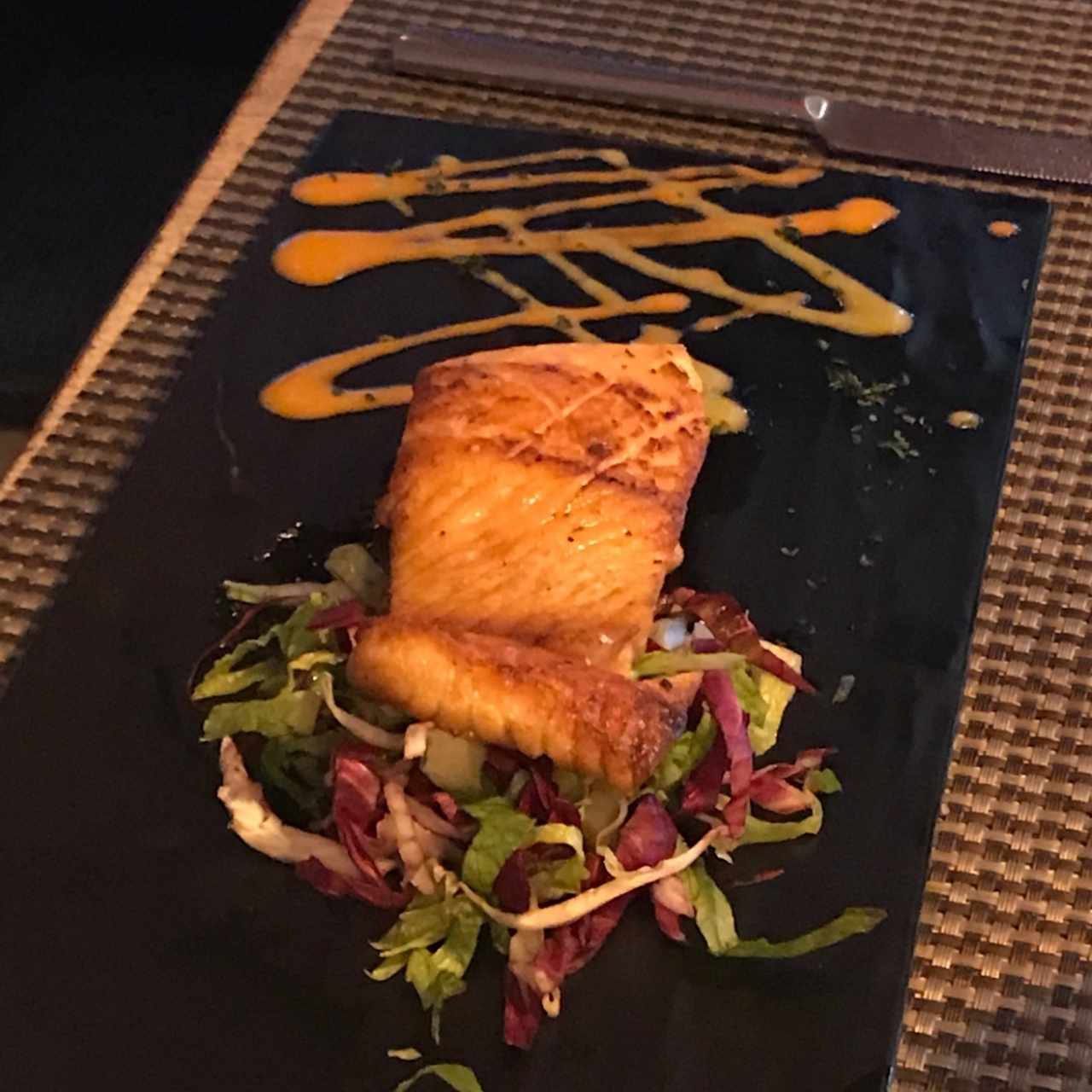 Lomo de Salmon o Atún al Grill Con Acompañamiento de su Seleccion